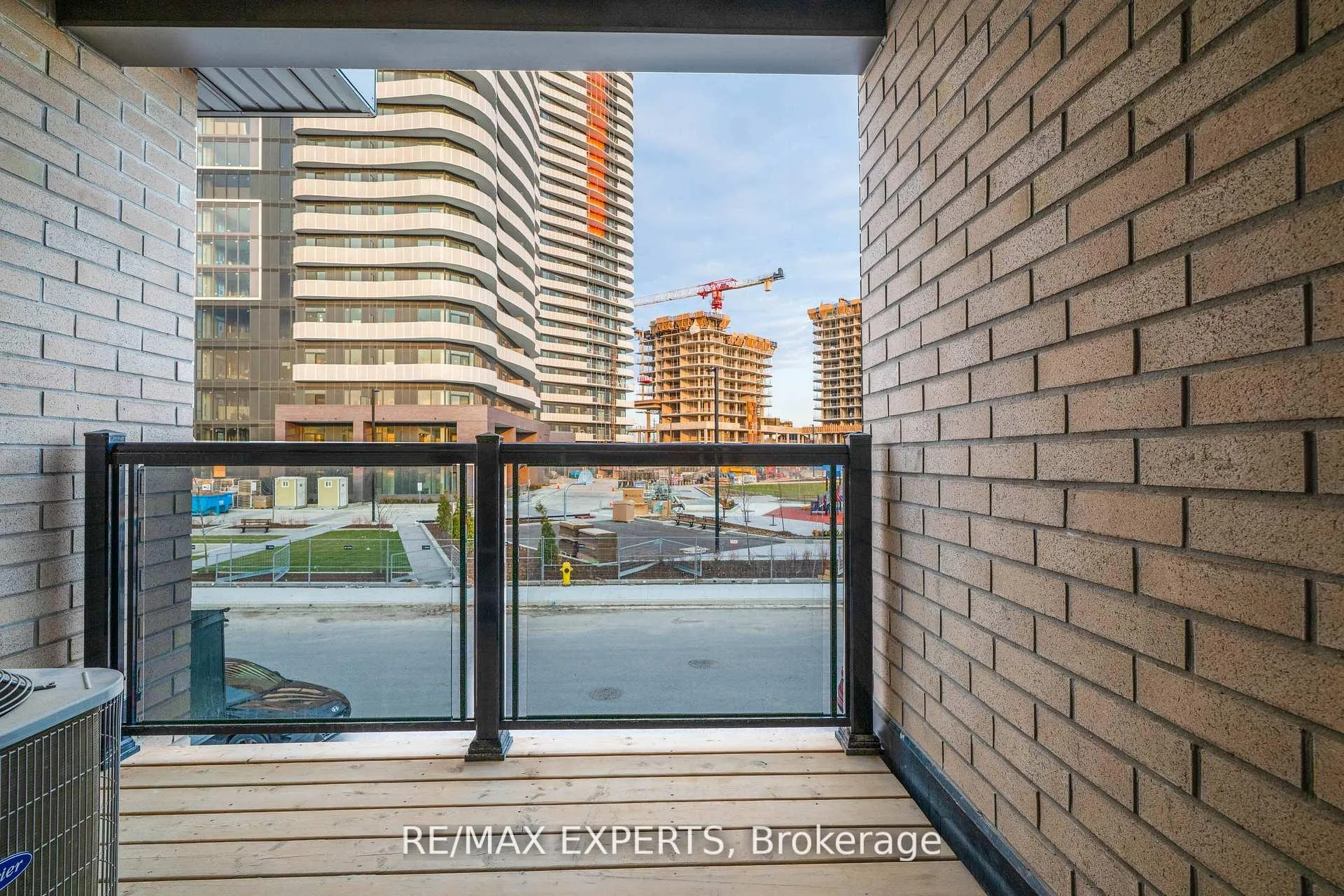 Photo 20 of 34 Dandara Gate, Vaughan, Steeles West Industrial — HOMEH