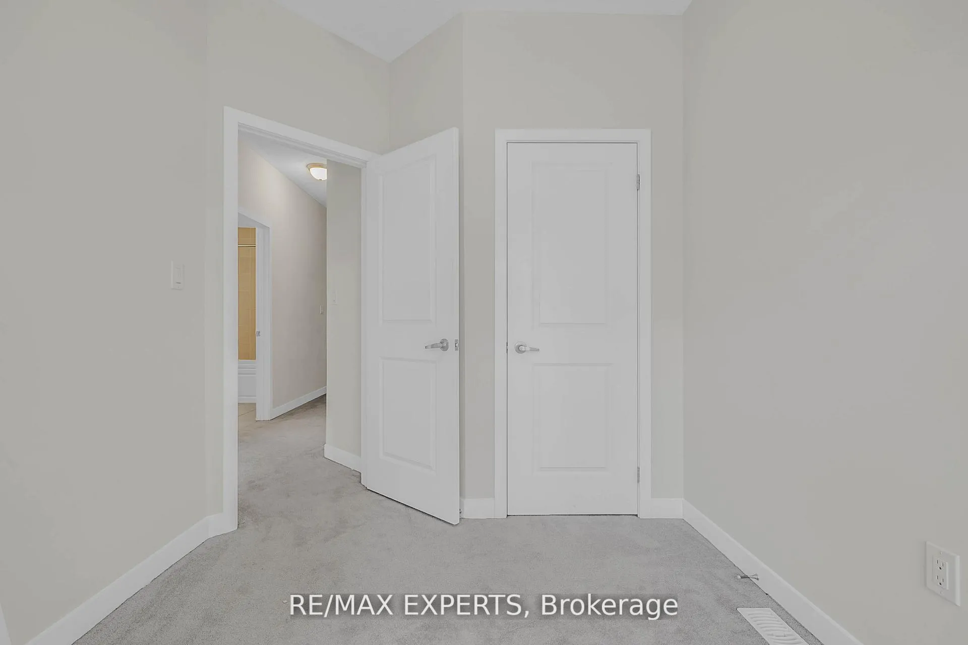 Photo 31 of 34 Dandara Gate, Vaughan, Steeles West Industrial — HOMEH