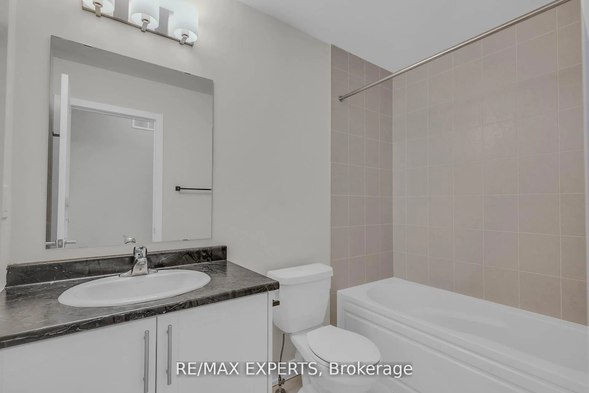 Photo 32 of 34 Dandara Gate, Vaughan, Steeles West Industrial — HOMEH
