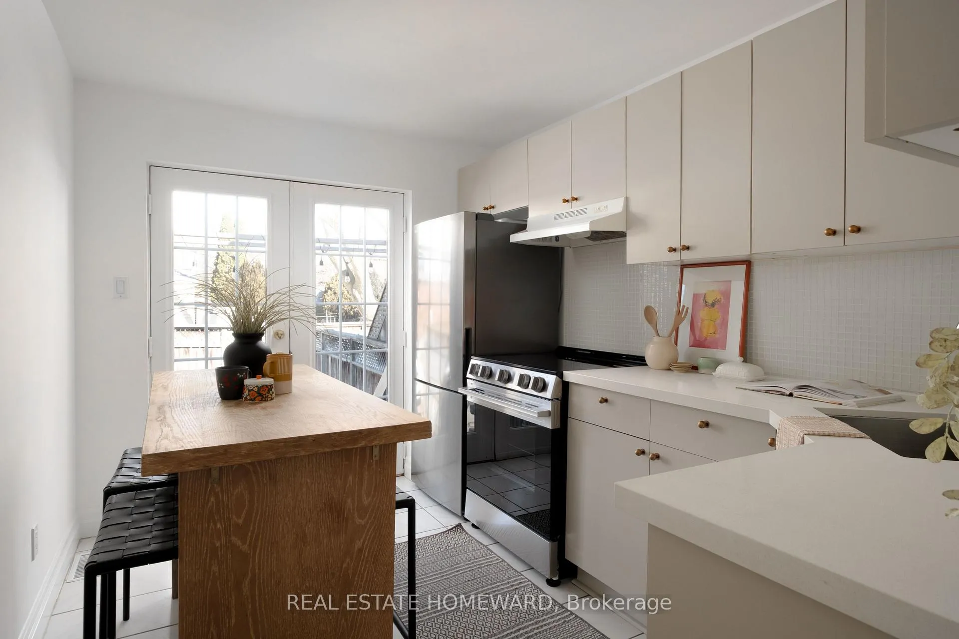Photo 13 of 52 Balfour Avenue, Toronto, Danforth Village-East York — HOMEH