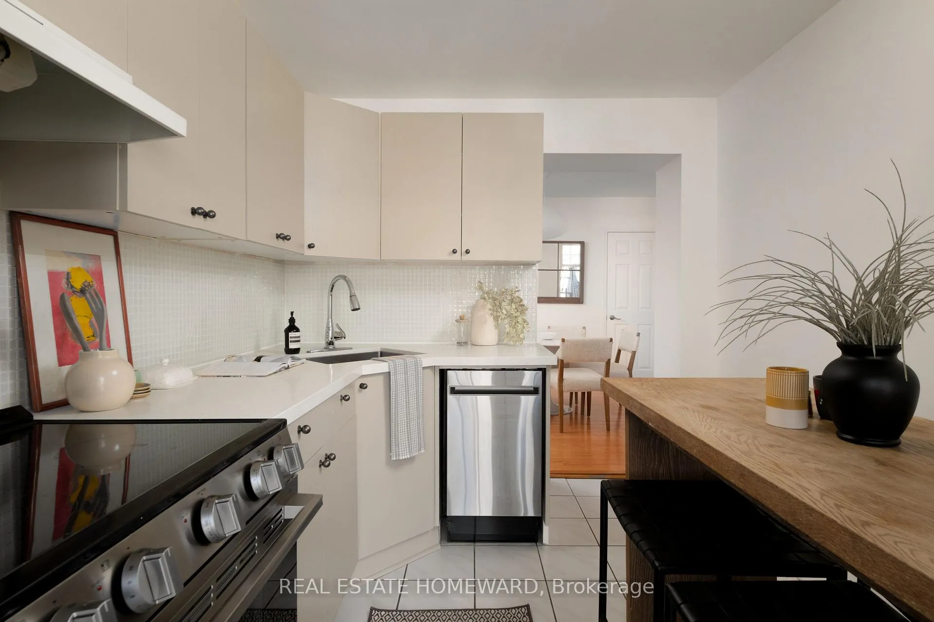 Photo 16 of 52 Balfour Avenue, Toronto, Danforth Village-East York — HOMEH