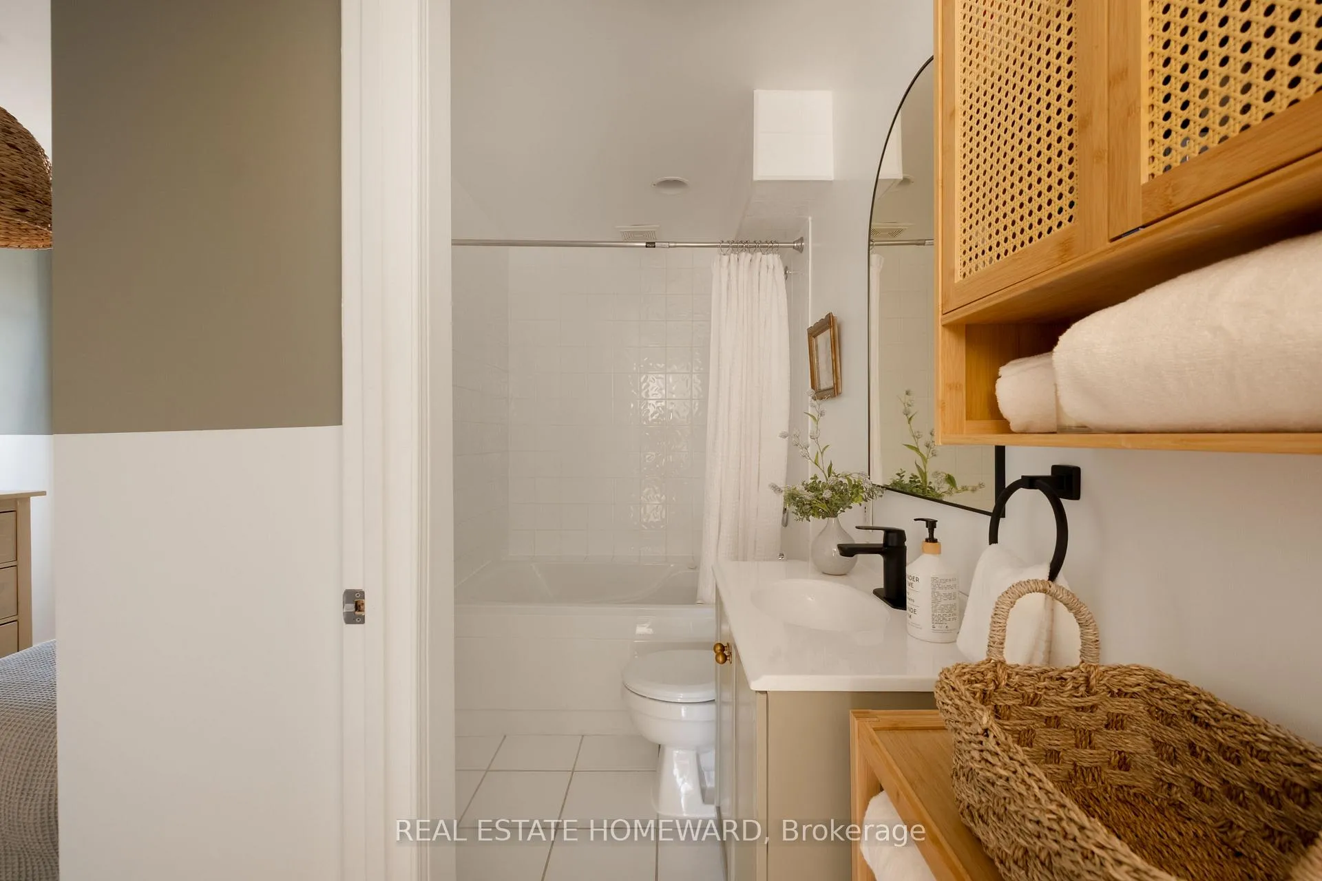 Photo 23 of 52 Balfour Avenue, Toronto, Danforth Village-East York — HOMEH