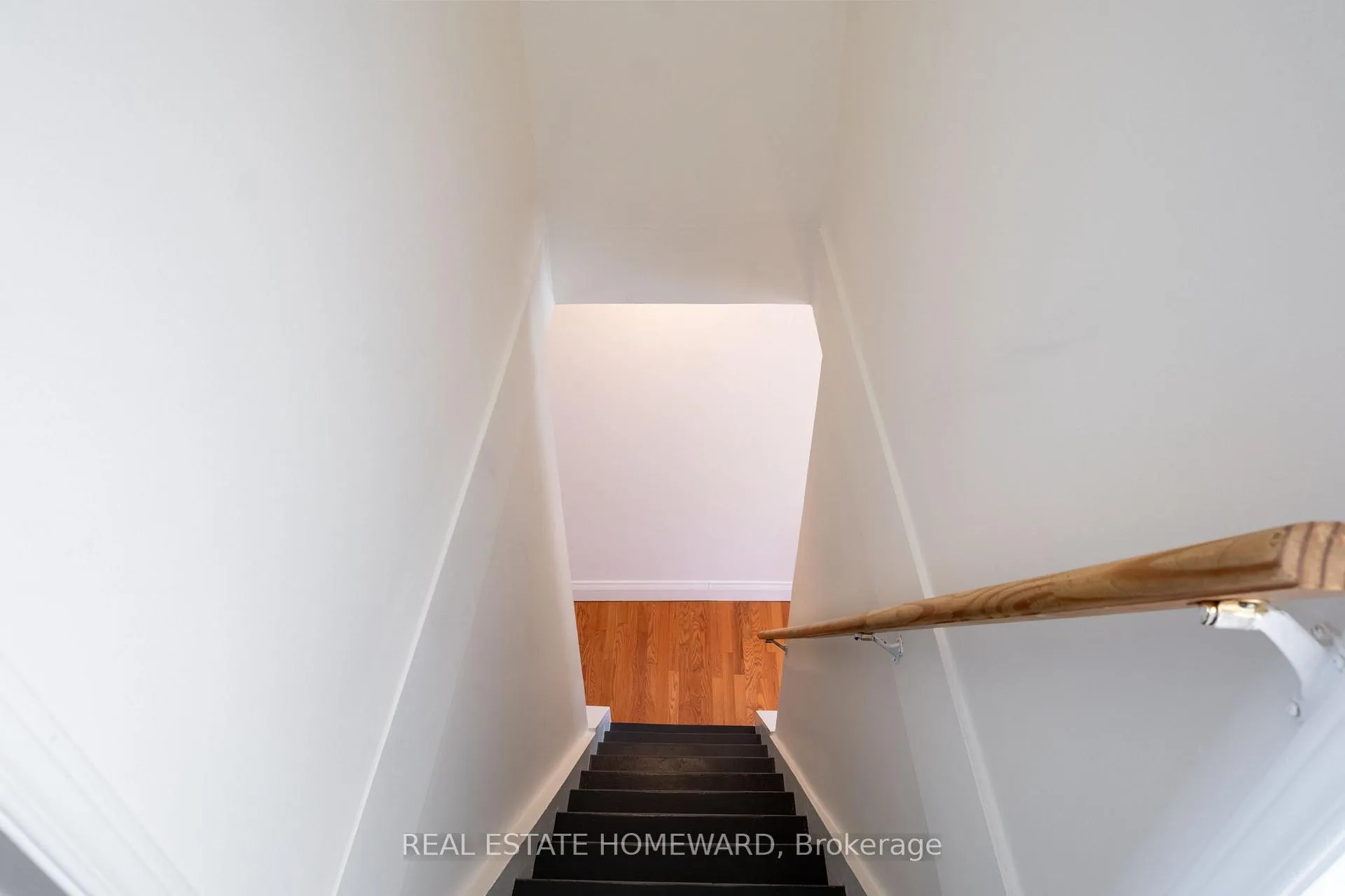 Photo 25 of 52 Balfour Avenue, Toronto, Danforth Village-East York — HOMEH