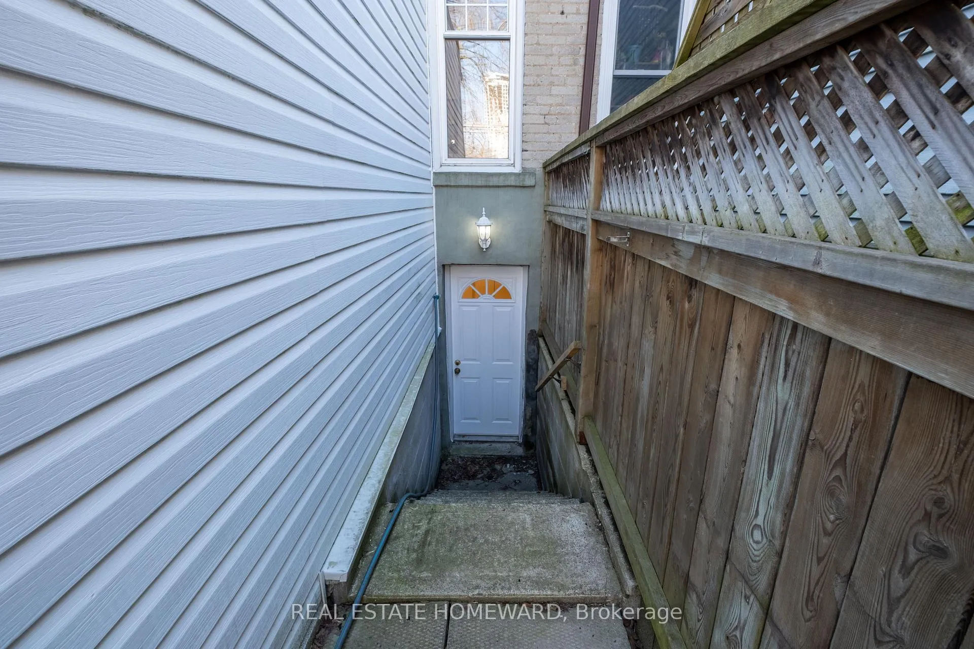 Photo 32 of 52 Balfour Avenue, Toronto, Danforth Village-East York — HOMEH