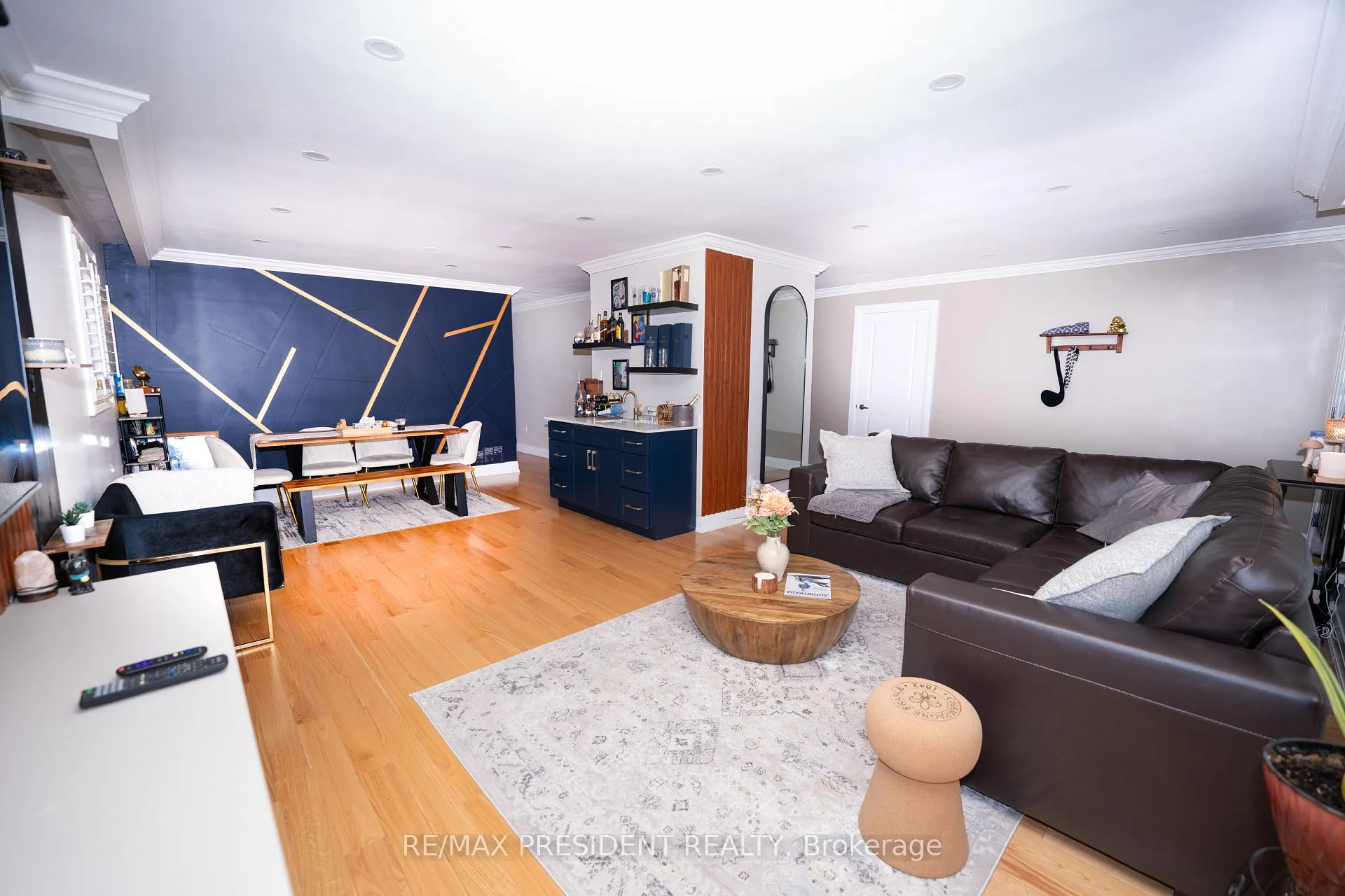 Photo 5 of 233 Rutherford Road N, Brampton, Madoc — HOMEH