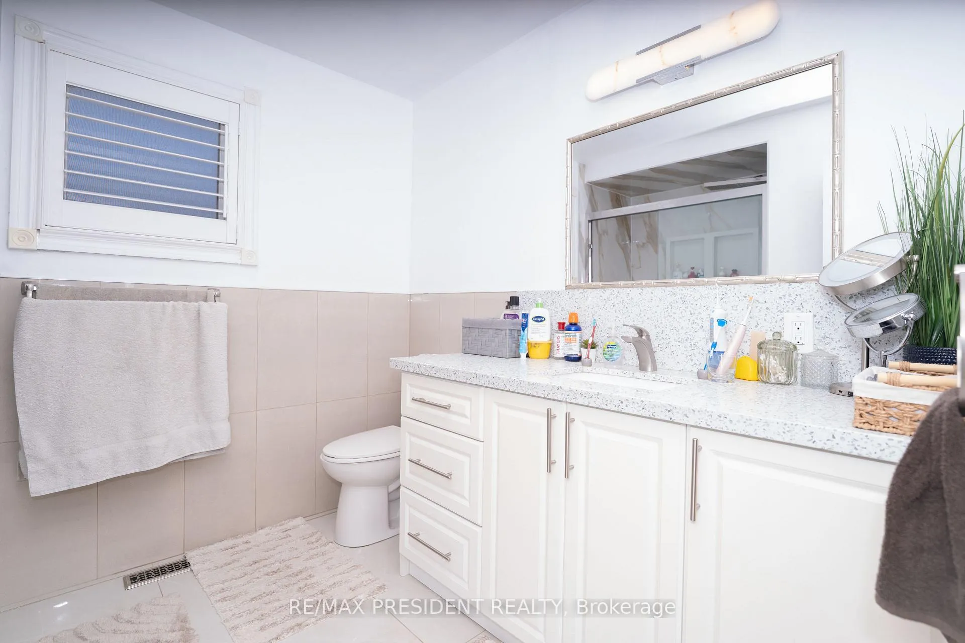 Photo 14 of 233 Rutherford Road N, Brampton, Madoc — HOMEH