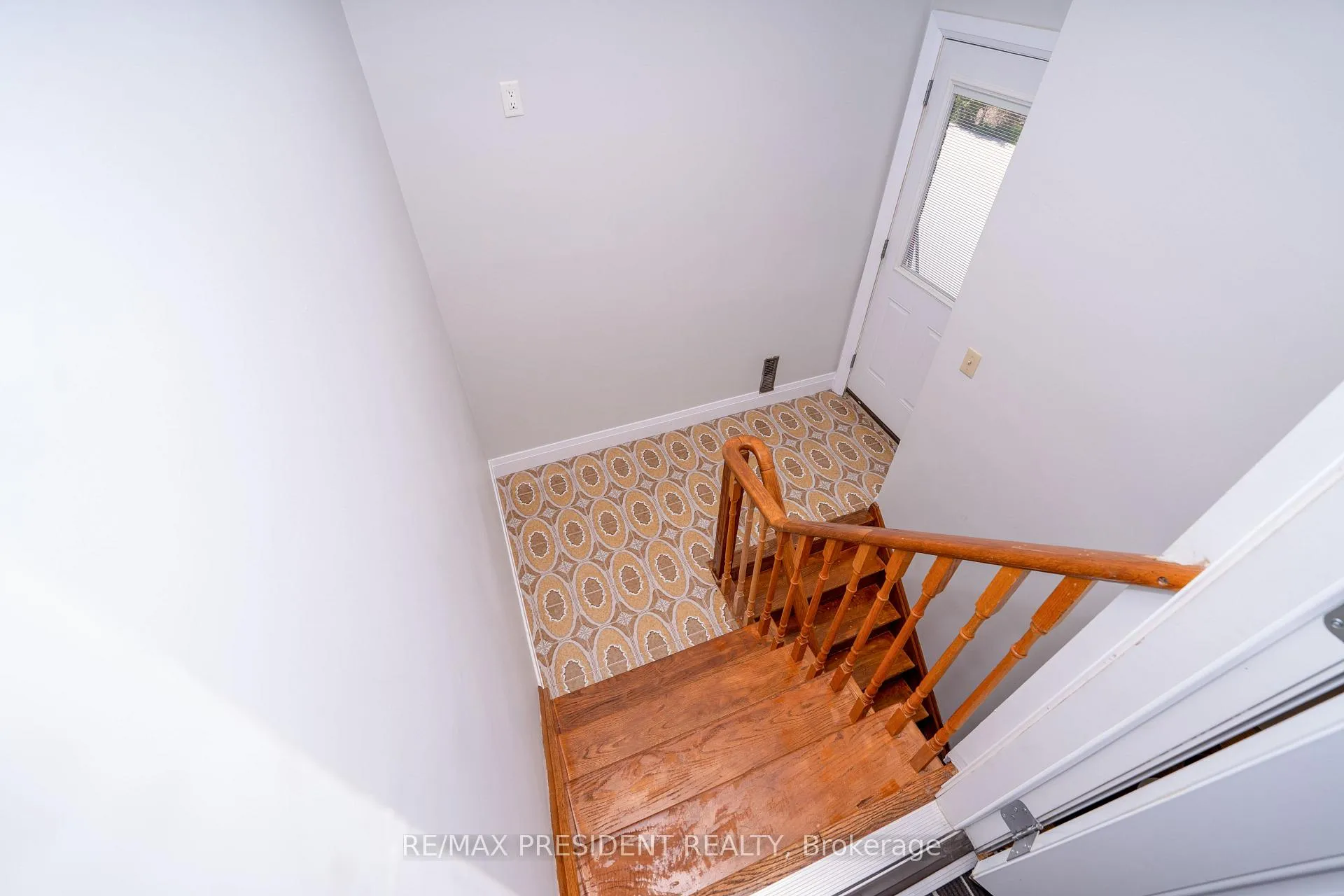 Photo 19 of 233 Rutherford Road N, Brampton, Madoc — HOMEH