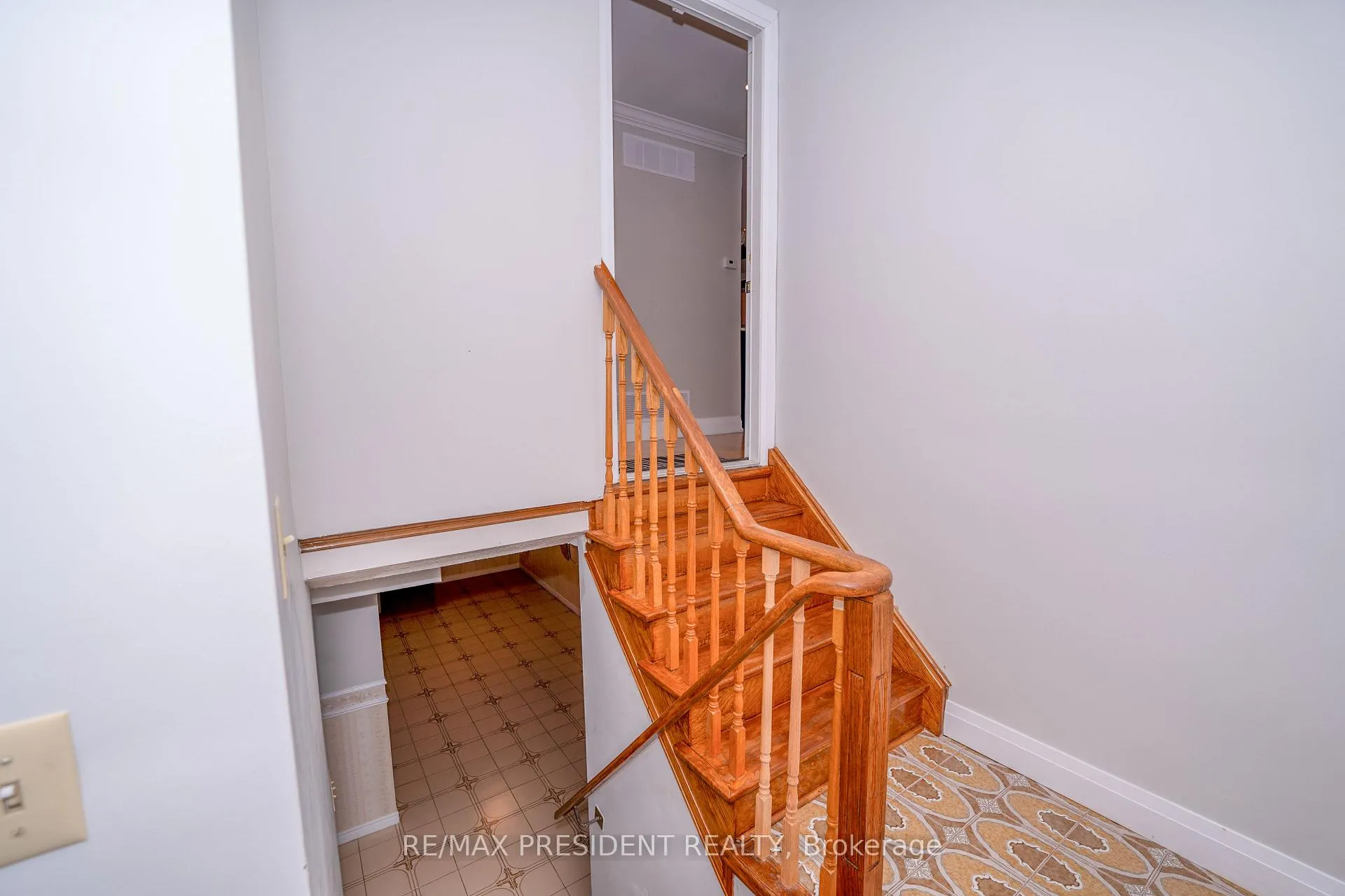 Photo 20 of 233 Rutherford Road N, Brampton, Madoc — HOMEH
