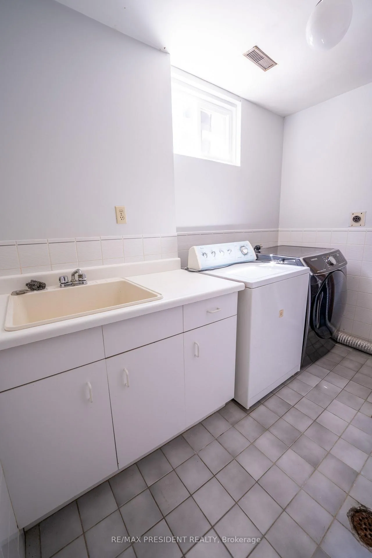 Photo 32 of 233 Rutherford Road N, Brampton, Madoc — HOMEH