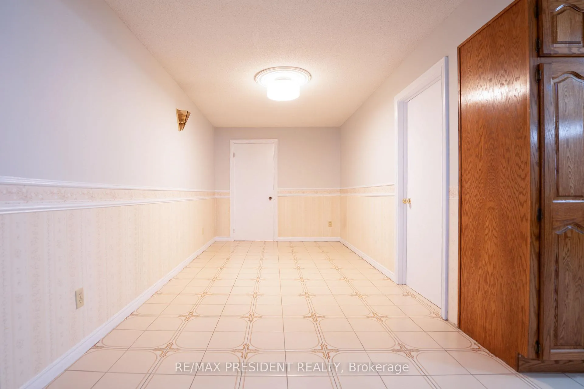 Photo 35 of 233 Rutherford Road N, Brampton, Madoc — HOMEH