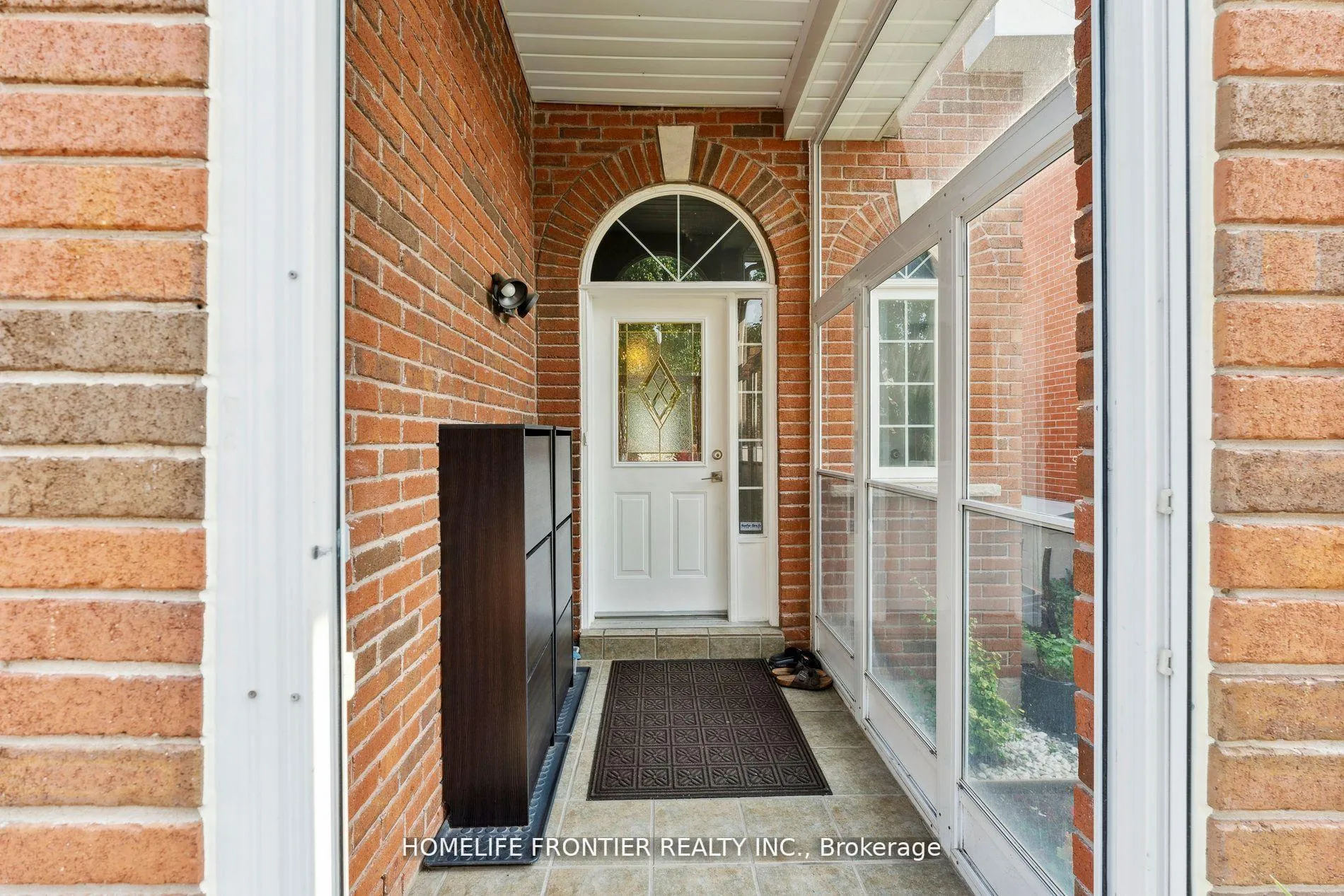 Photo 2 of 153 Purcell Crescent, Vaughan, Maple — HOMEH