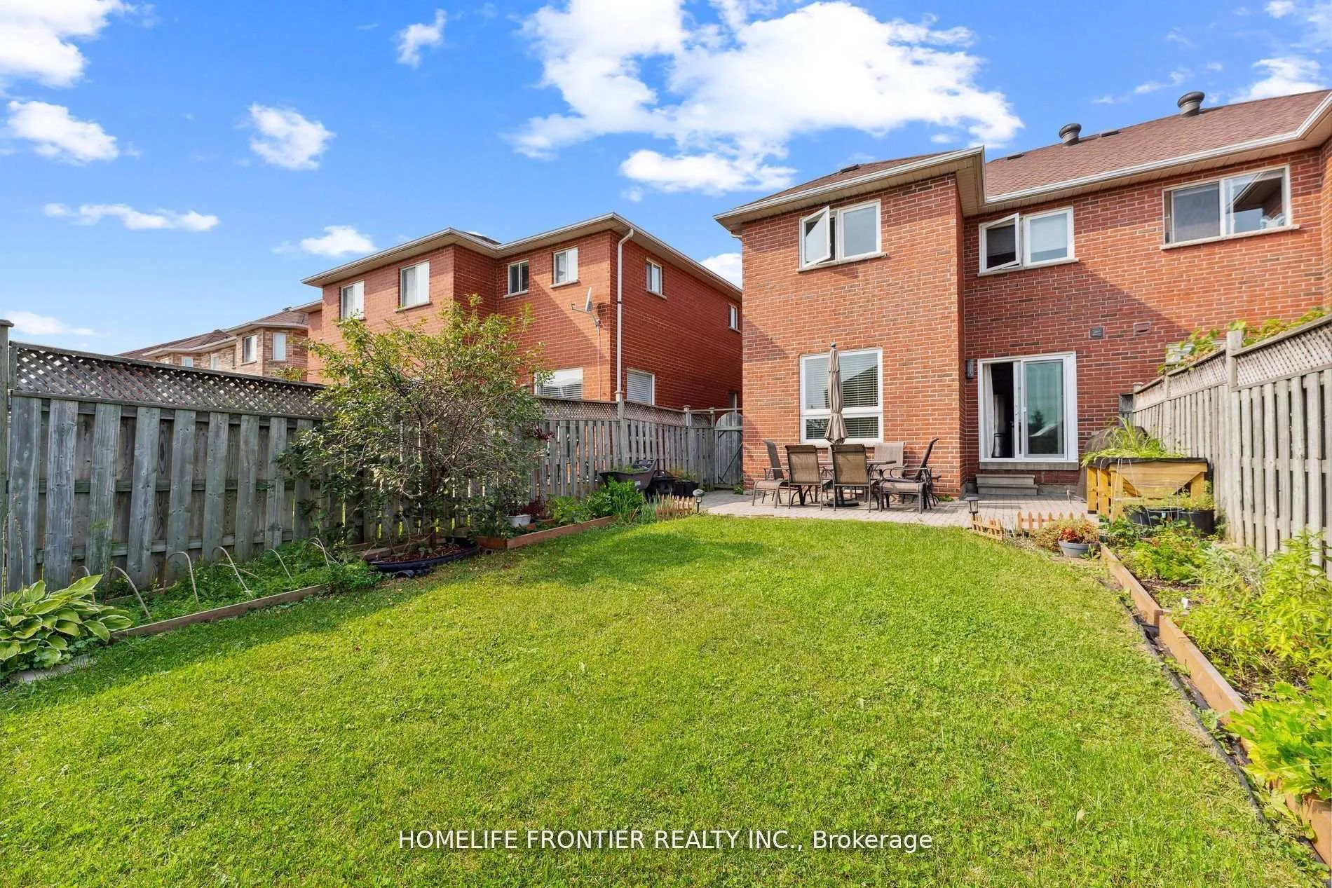 Photo 6 of 153 Purcell Crescent, Vaughan, Maple — HOMEH