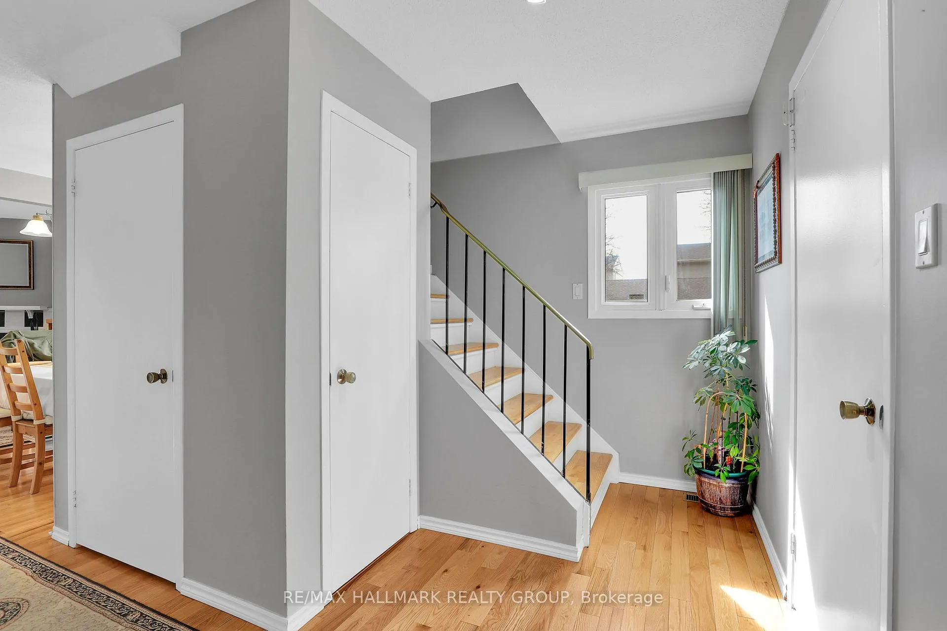 Photo 2 of 730 Malibu Terrace, Ottawa, Courtland Park — HOMEH