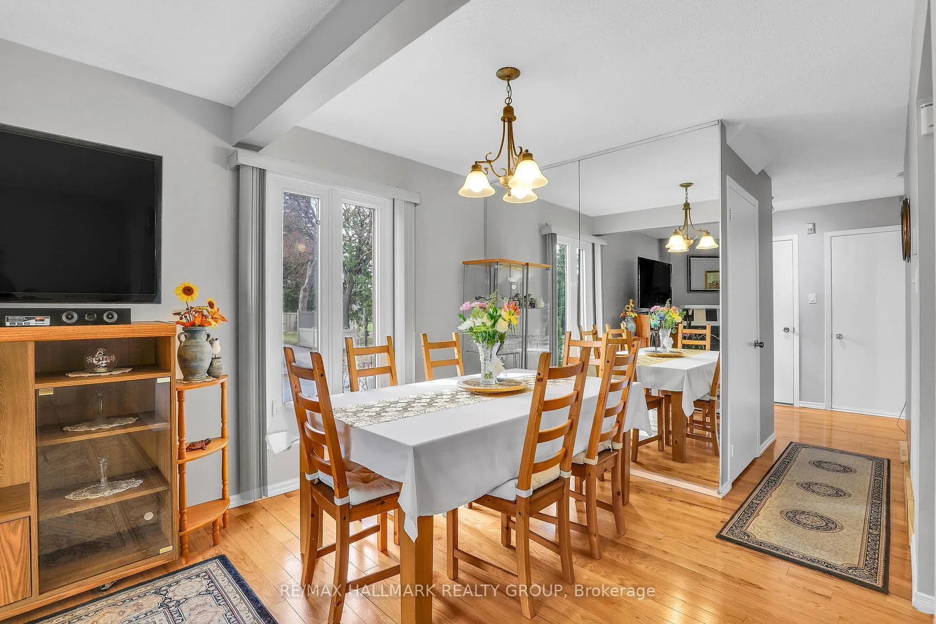 Photo 4 of 730 Malibu Terrace, Ottawa, Courtland Park — HOMEH