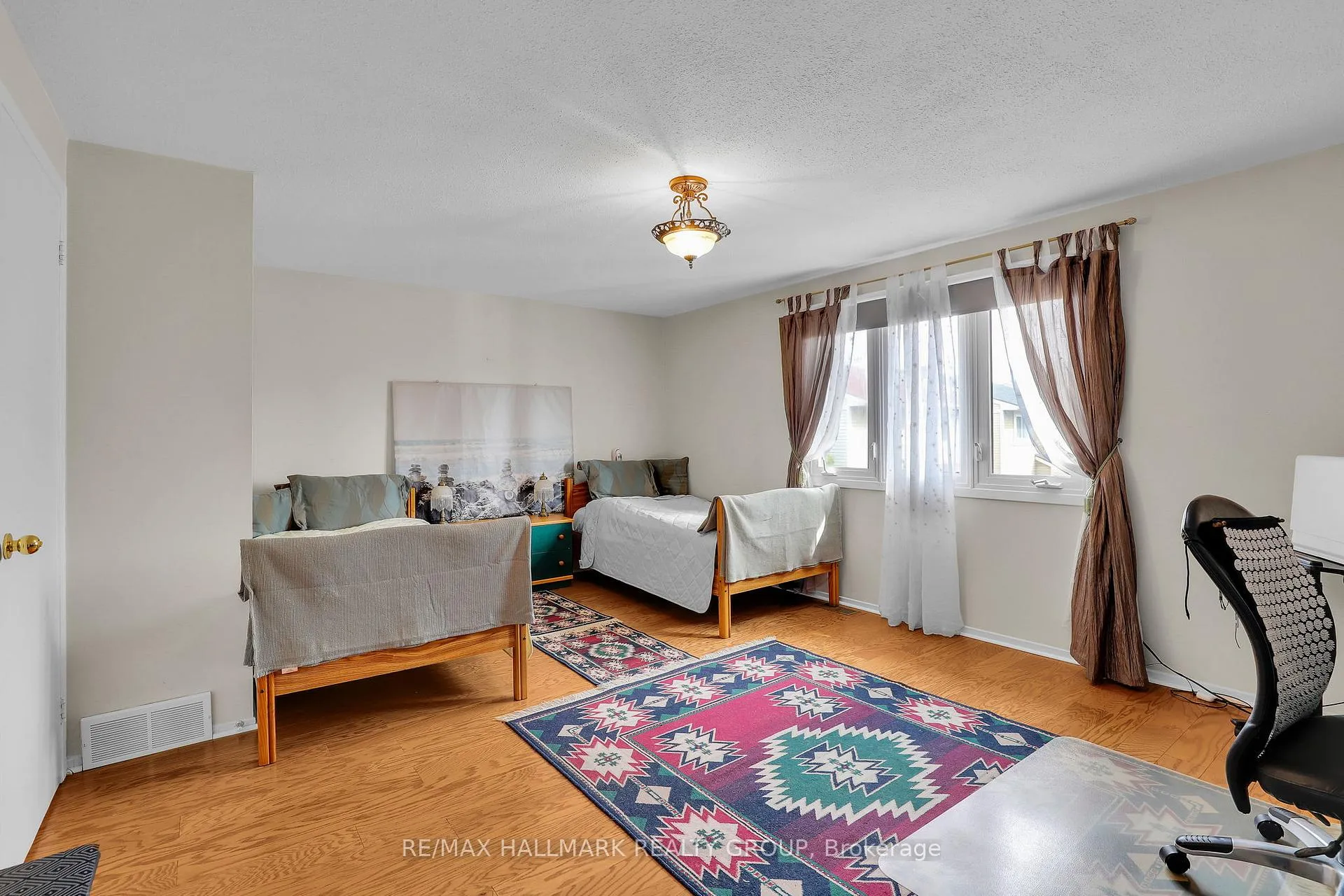 Photo 10 of 730 Malibu Terrace, Ottawa, Courtland Park — HOMEH