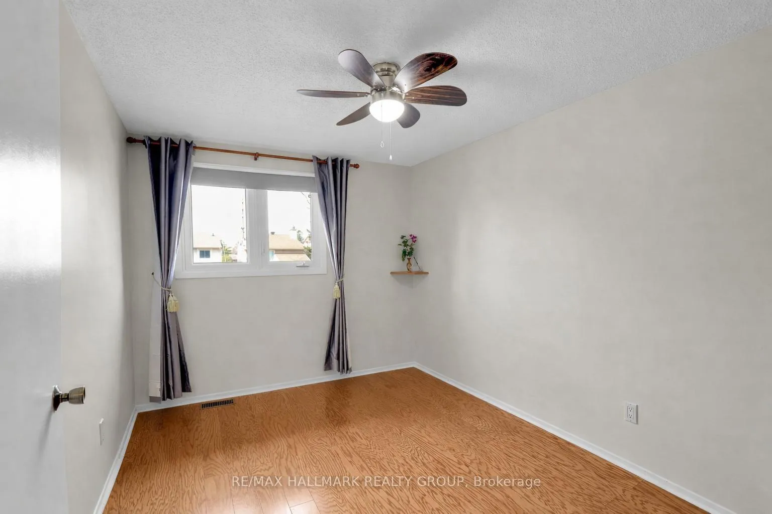 Photo 14 of 730 Malibu Terrace, Ottawa, Courtland Park — HOMEH