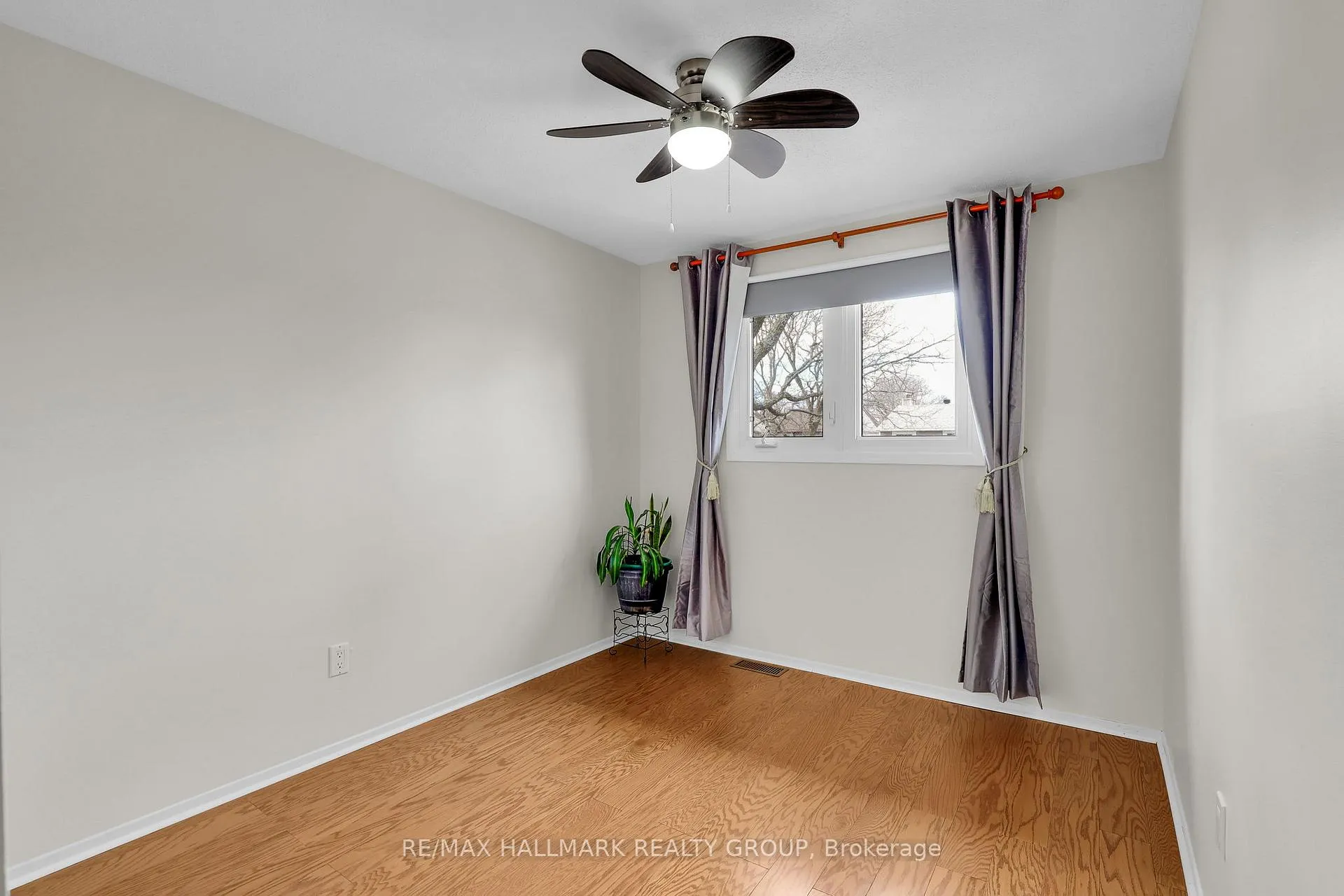 Photo 16 of 730 Malibu Terrace, Ottawa, Courtland Park — HOMEH
