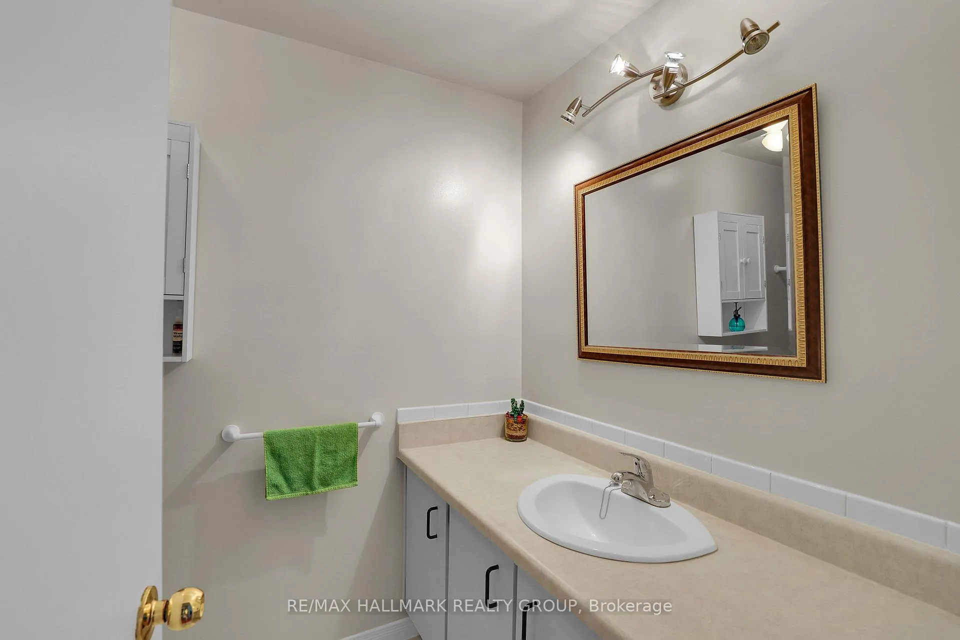Photo 18 of 730 Malibu Terrace, Ottawa, Courtland Park — HOMEH