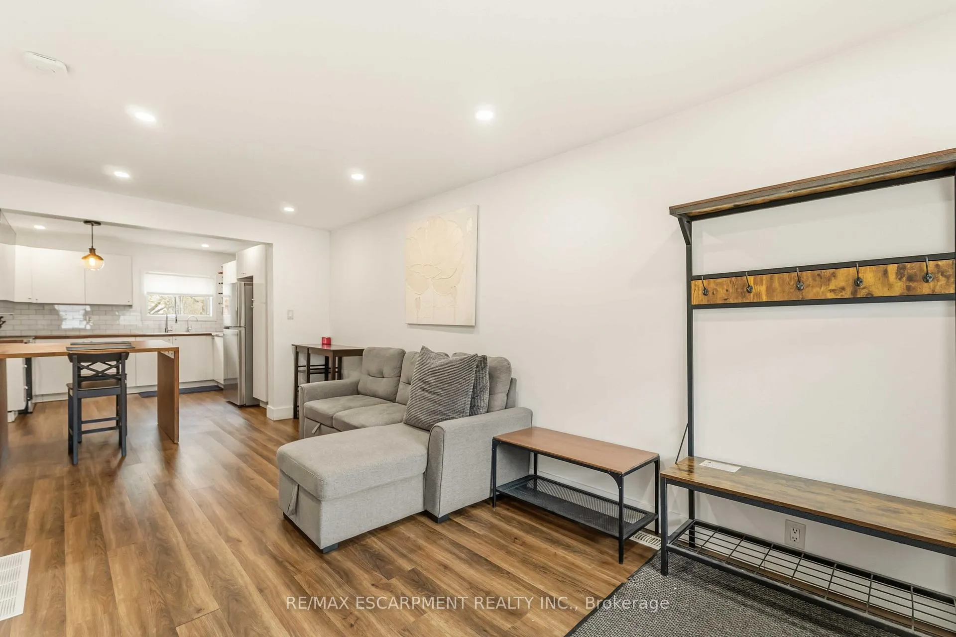 Photo 3 of 27 Edinburgh Avenue, Hamilton, Crown Point — HOMEH