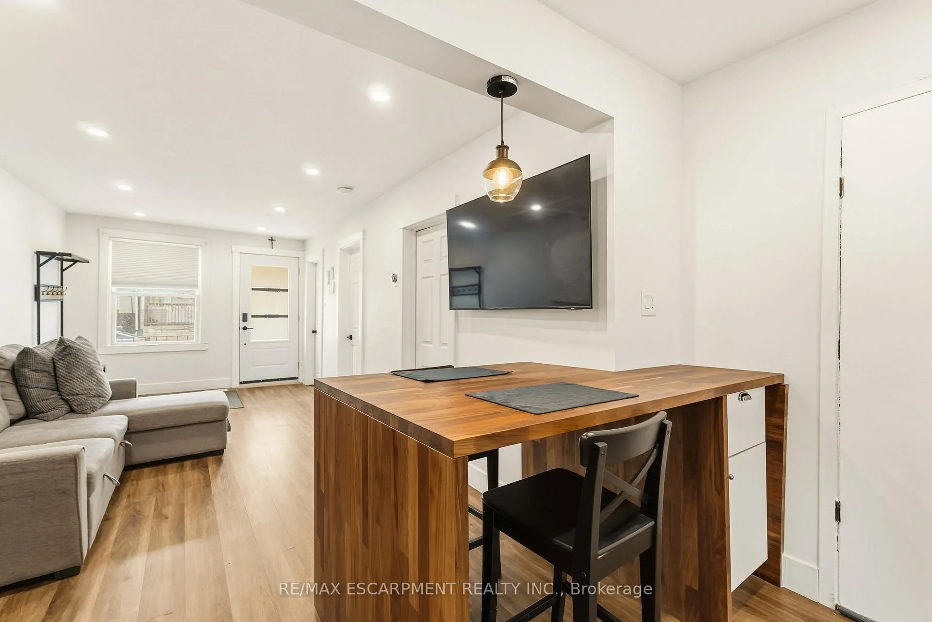 Photo 7 of 27 Edinburgh Avenue, Hamilton, Crown Point — HOMEH