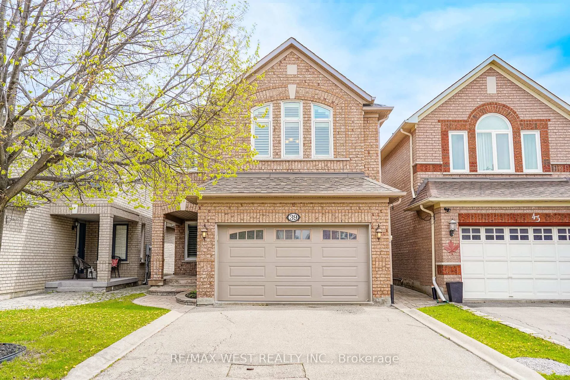 Front of 39 Sylwood Crescent