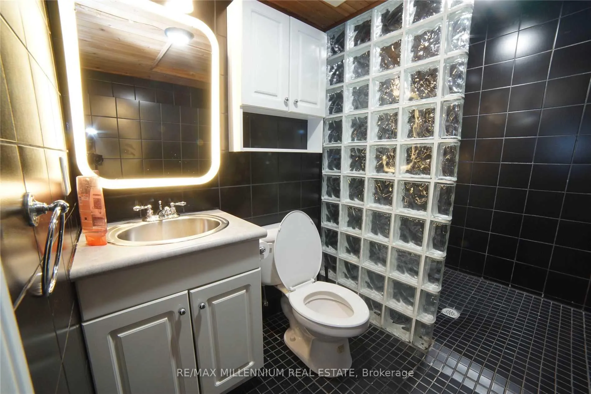 Photo 9 of 8 Dalzell Avenue, Brampton, Heart Lake West — HOMEH