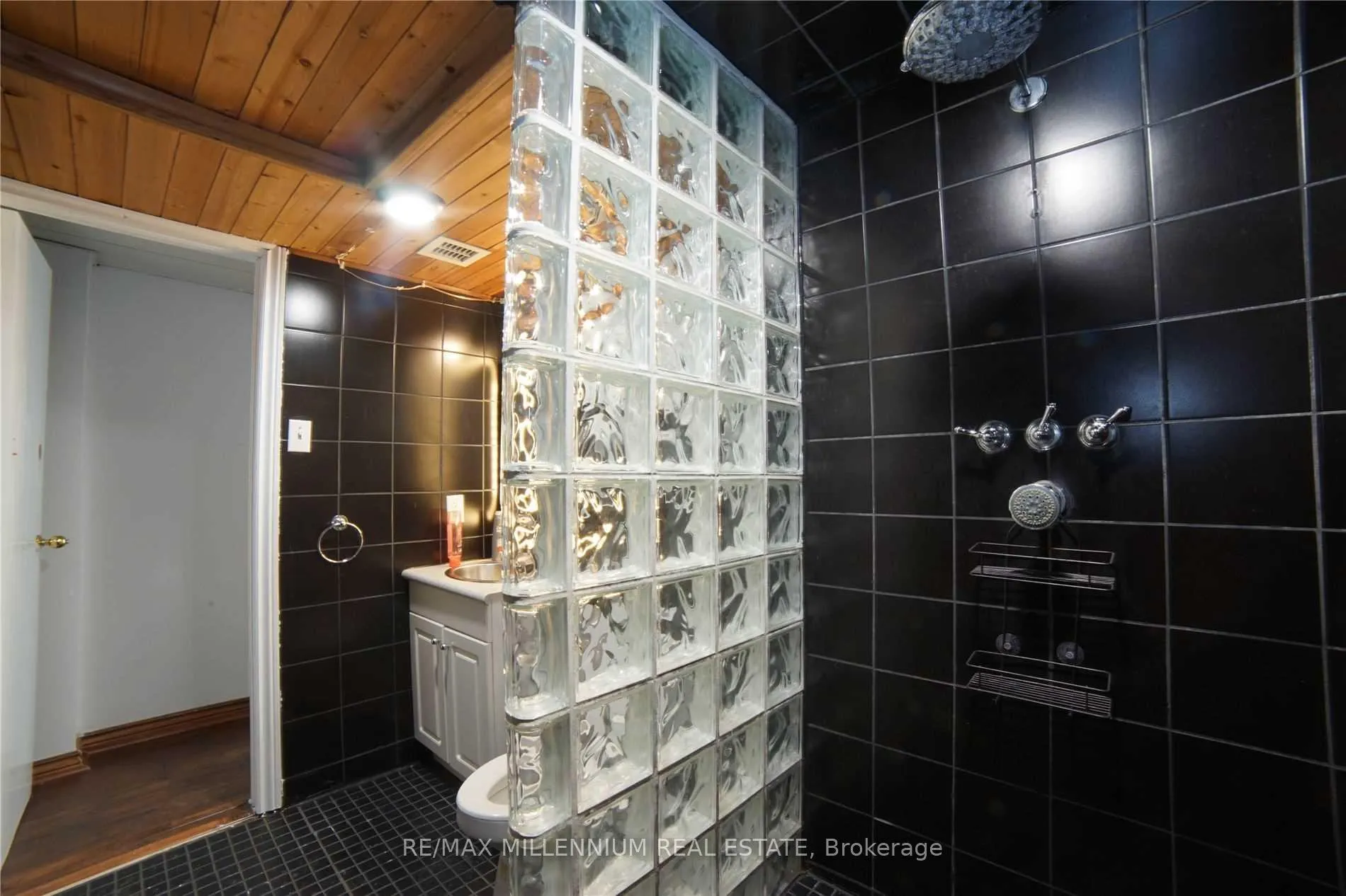 Photo 10 of 8 Dalzell Avenue, Brampton, Heart Lake West — HOMEH