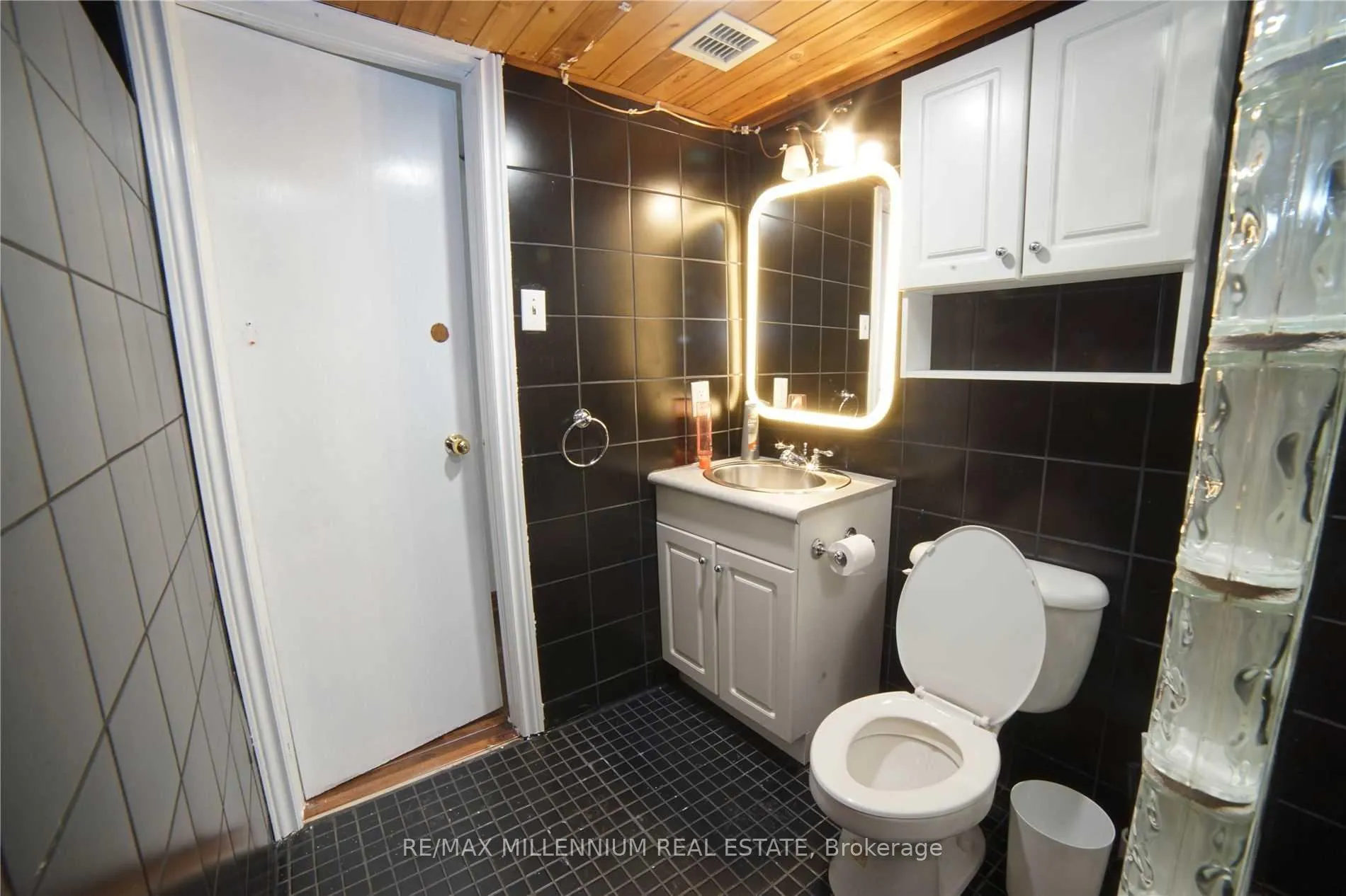 Photo 11 of 8 Dalzell Avenue, Brampton, Heart Lake West — HOMEH