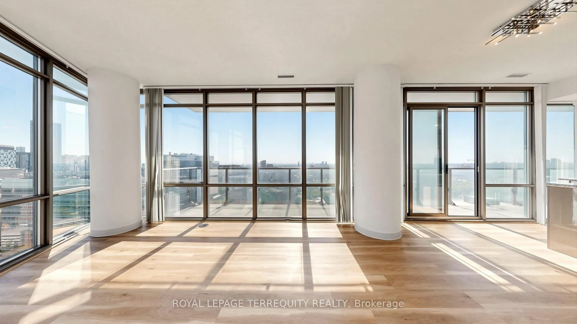 Photo 12 of Unit 2710, 832 Bay Street, Toronto, Bay Street Corridor — HOMEH