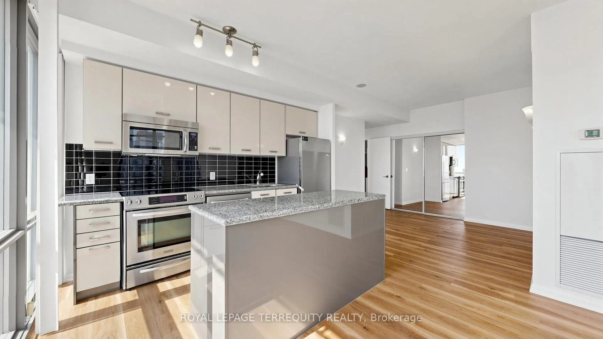 Photo 17 of Unit 2710, 832 Bay Street, Toronto, Bay Street Corridor — HOMEH