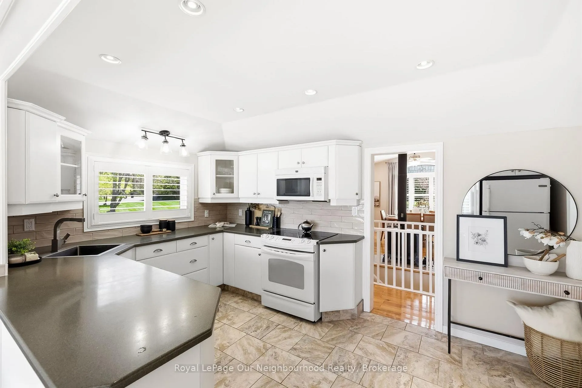 Photo 10 of 1354 Island View Drive, Selwyn — HOMEH