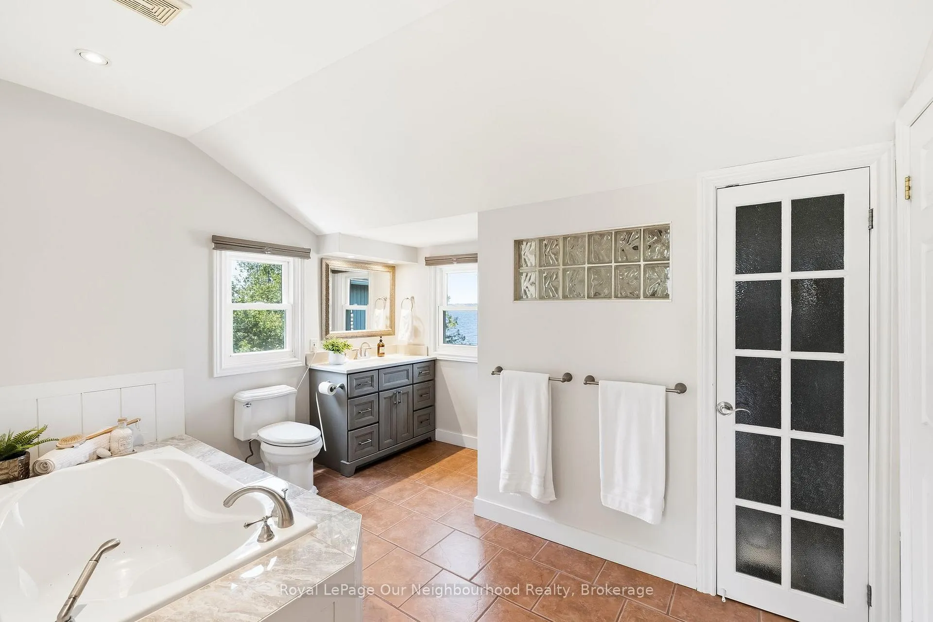 Photo 17 of 1354 Island View Drive, Selwyn — HOMEH
