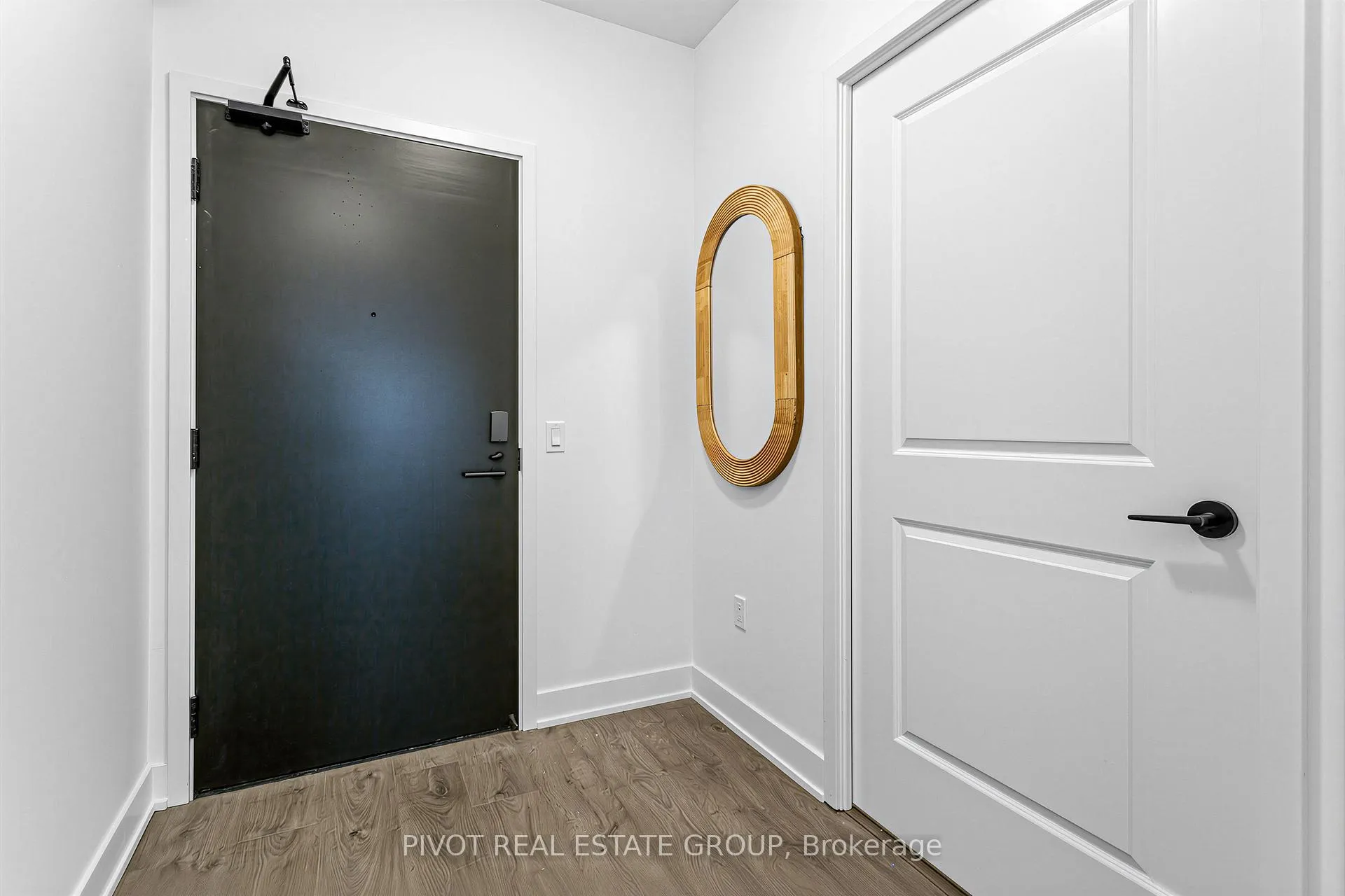 Photo 2 of Unit 512, 2333 Khalsa Gate, Oakville, Westmount — HOMEH