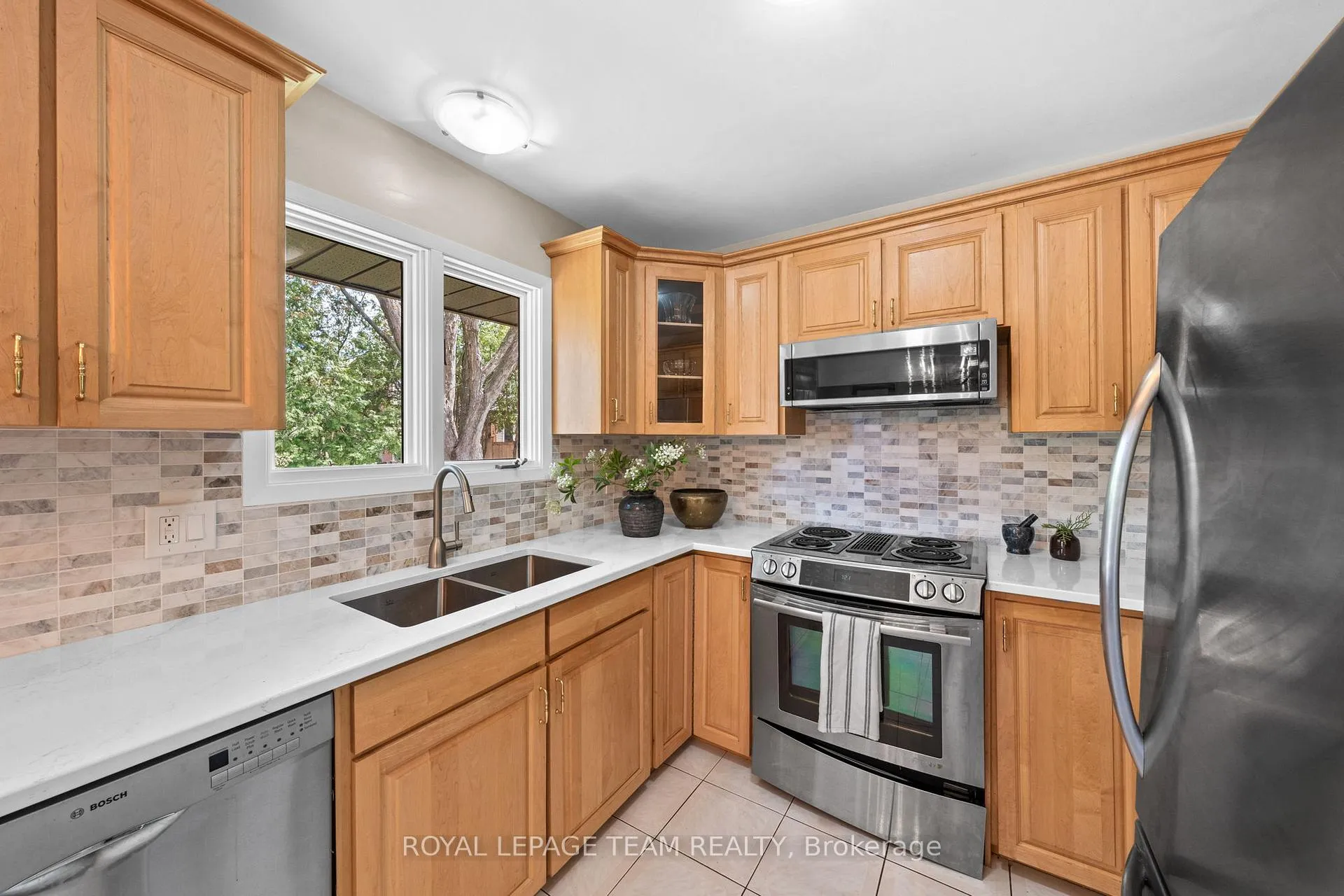 Photo 15 of 6 Byrd Crescent, Ottawa, Kanata - Katimavik — HOMEH