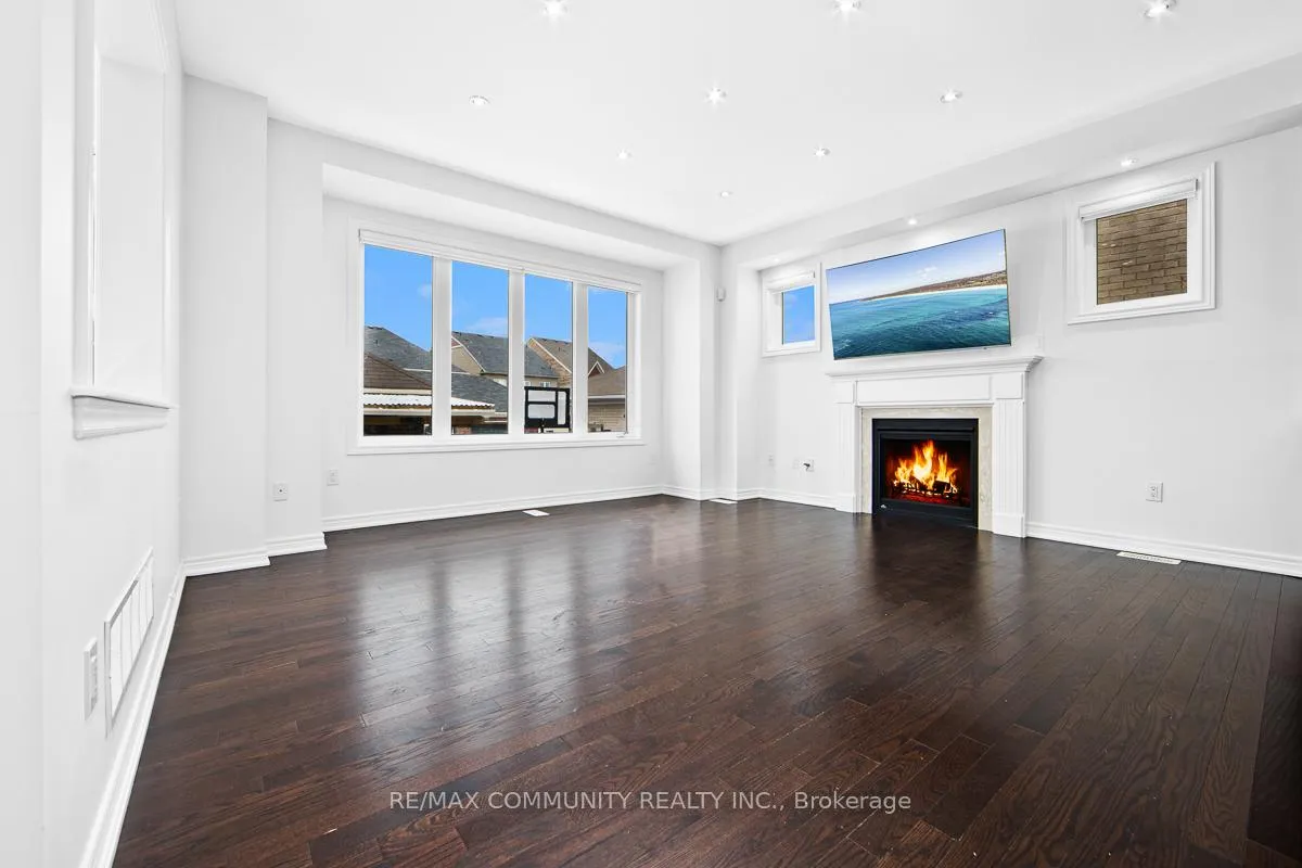 Photo 10 of 201 Donald Sim Avenue, Markham, Cornell — HOMEH