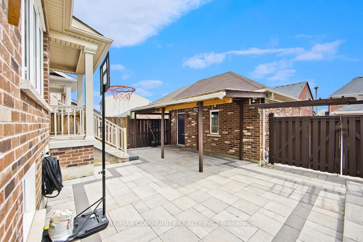 Photo 33 of 201 Donald Sim Avenue, Markham, Cornell — HOMEH