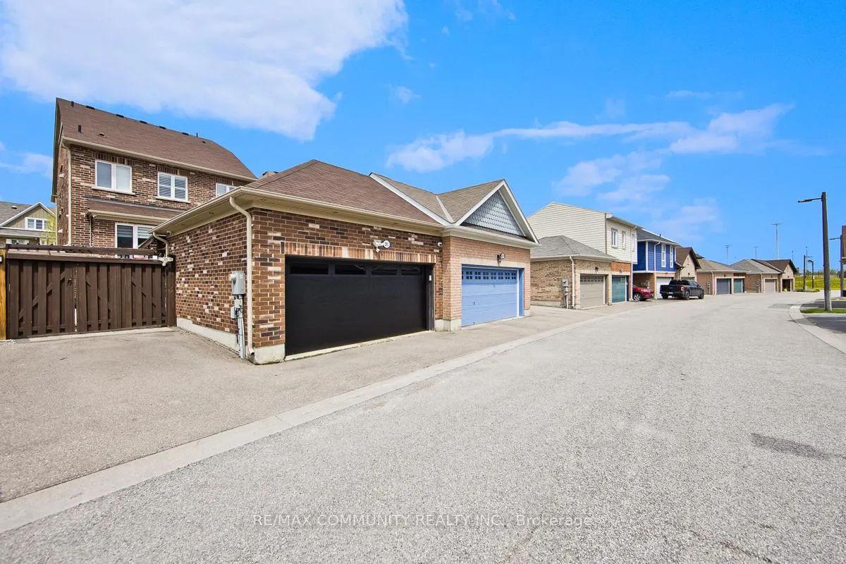 Photo 35 of 201 Donald Sim Avenue, Markham, Cornell — HOMEH