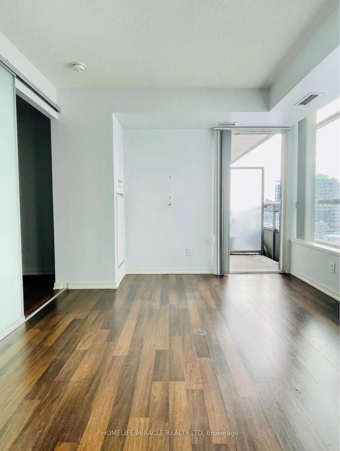 Photo 6 of Unit 917, 38 Joe Shuster Way, Toronto, South Parkdale — HOMEH