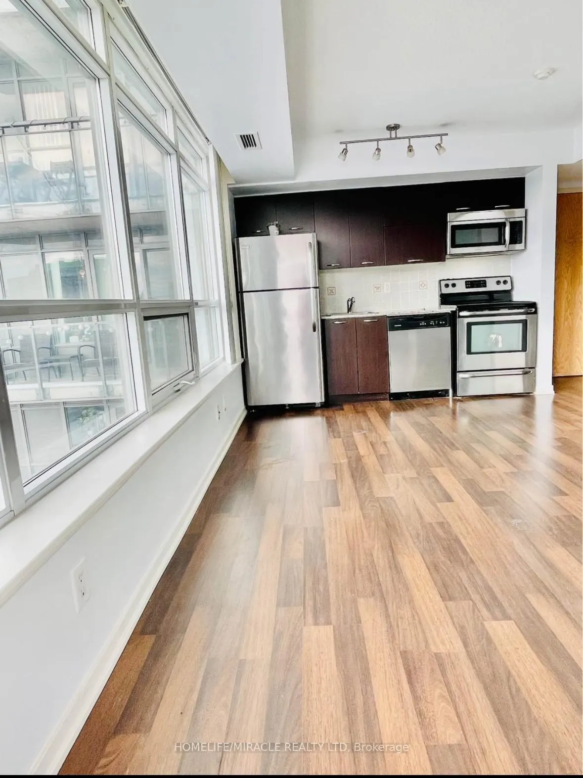 Photo 10 of Unit 917, 38 Joe Shuster Way, Toronto, South Parkdale — HOMEH