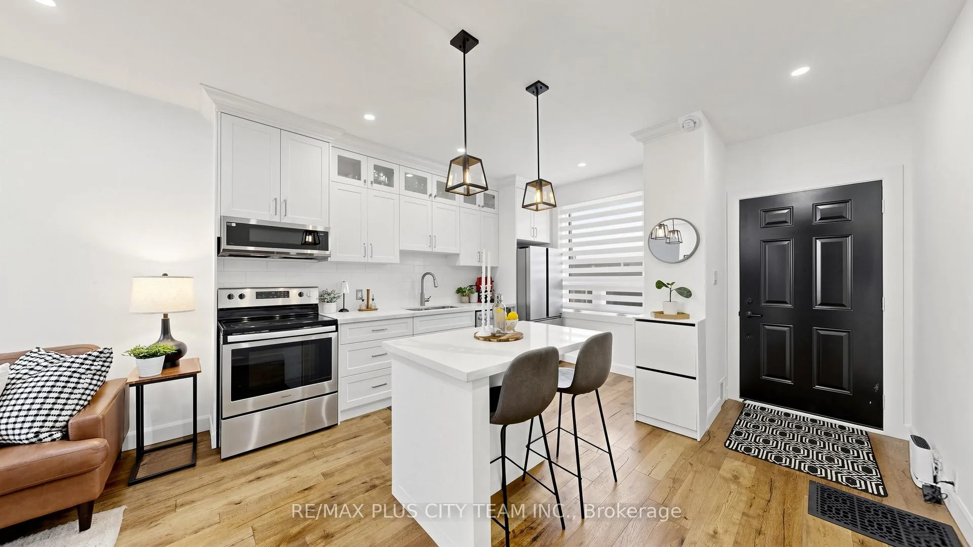 Photo 8 of 320 Boon Avenue, Toronto, Caledonia-Fairbank — HOMEH