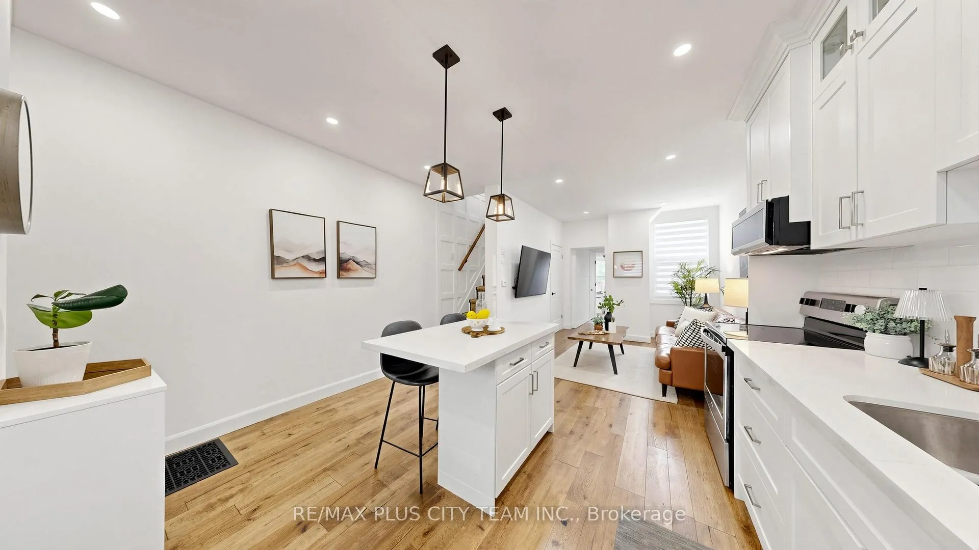 Photo 10 of 320 Boon Avenue, Toronto, Caledonia-Fairbank — HOMEH