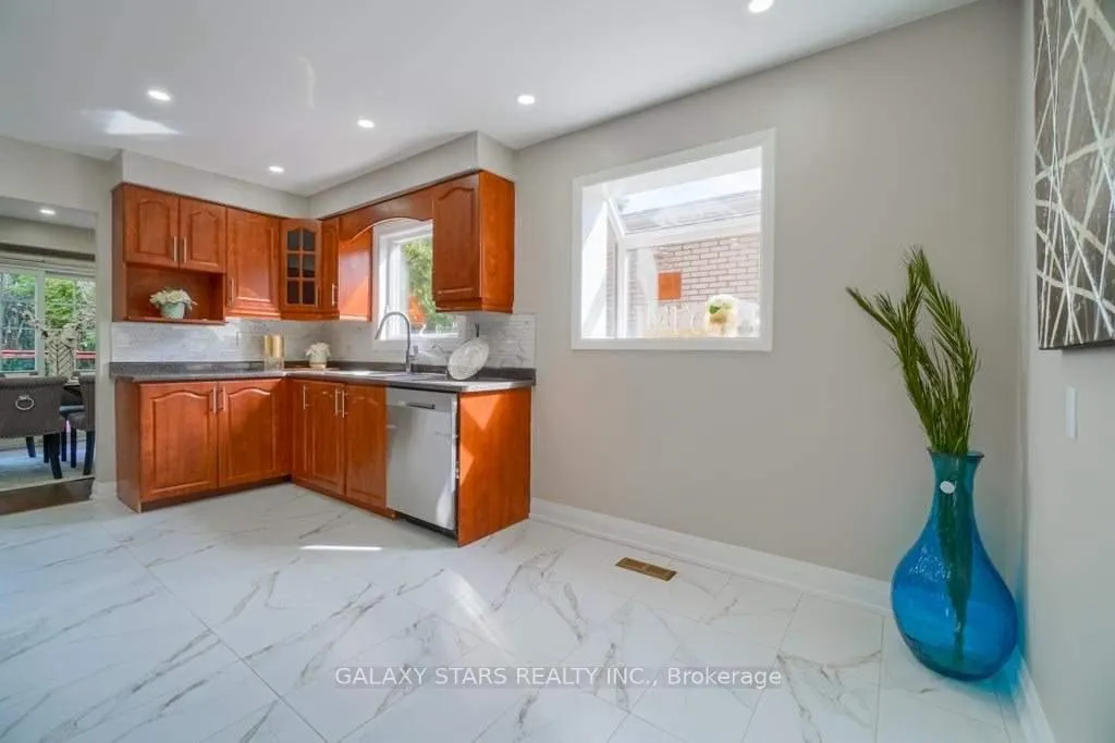 Photo 3 of 62 Langevin Crescent, Scarborough, Centennial Scarborough — HOMEH