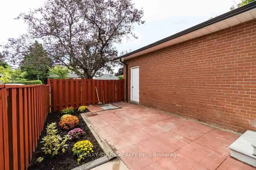 Photo 8 of 62 Langevin Crescent, Scarborough, Centennial Scarborough — HOMEH