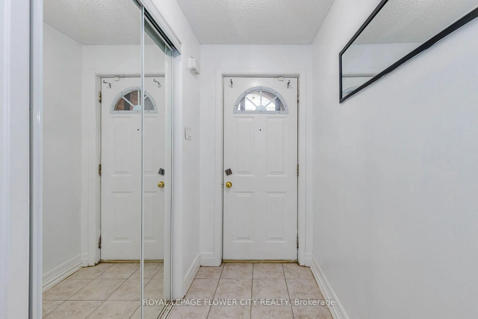 Photo 2 of 42 Briar Path, Brampton, Avondale — HOMEH