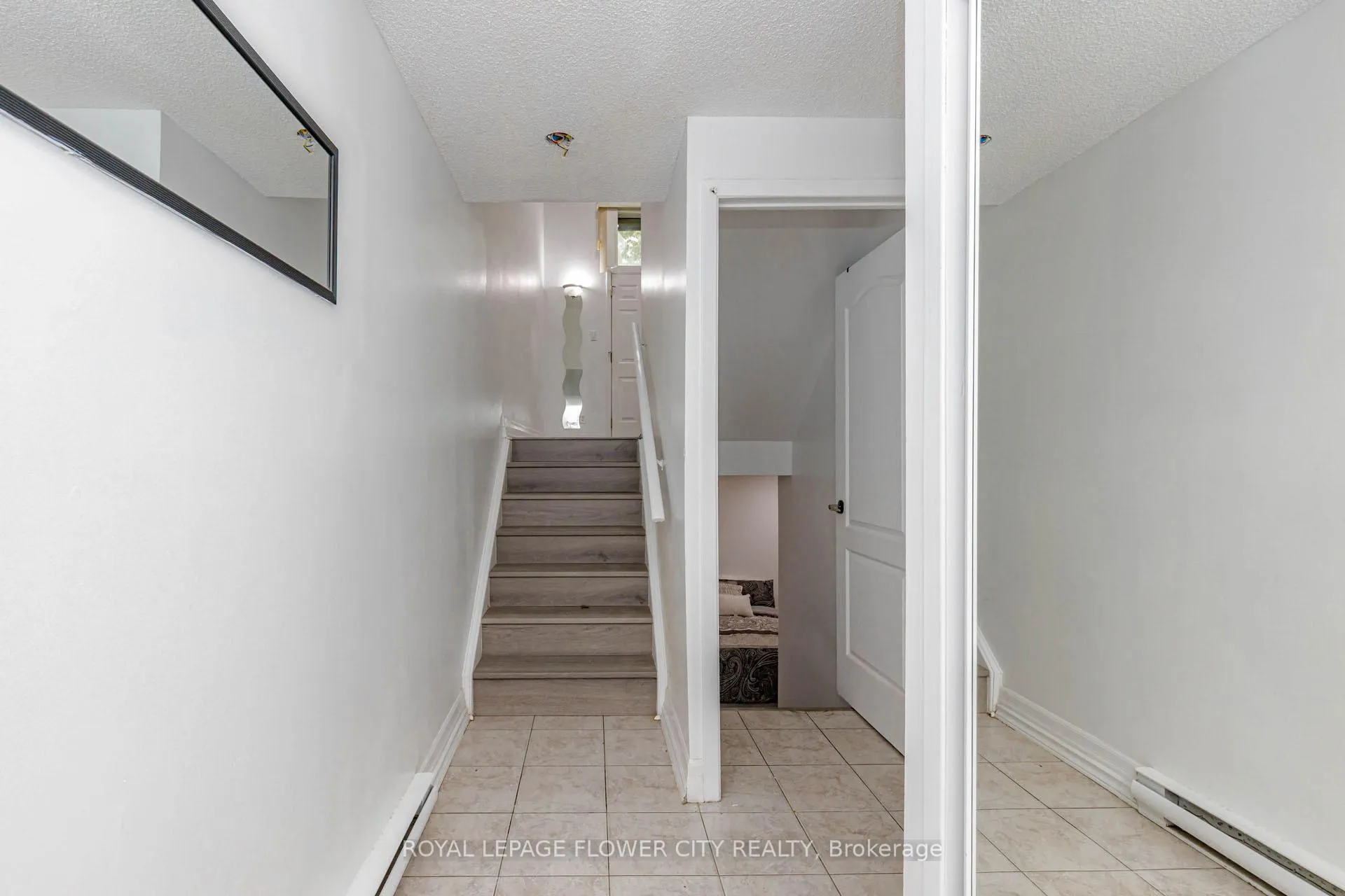 Photo 3 of 42 Briar Path, Brampton, Avondale — HOMEH