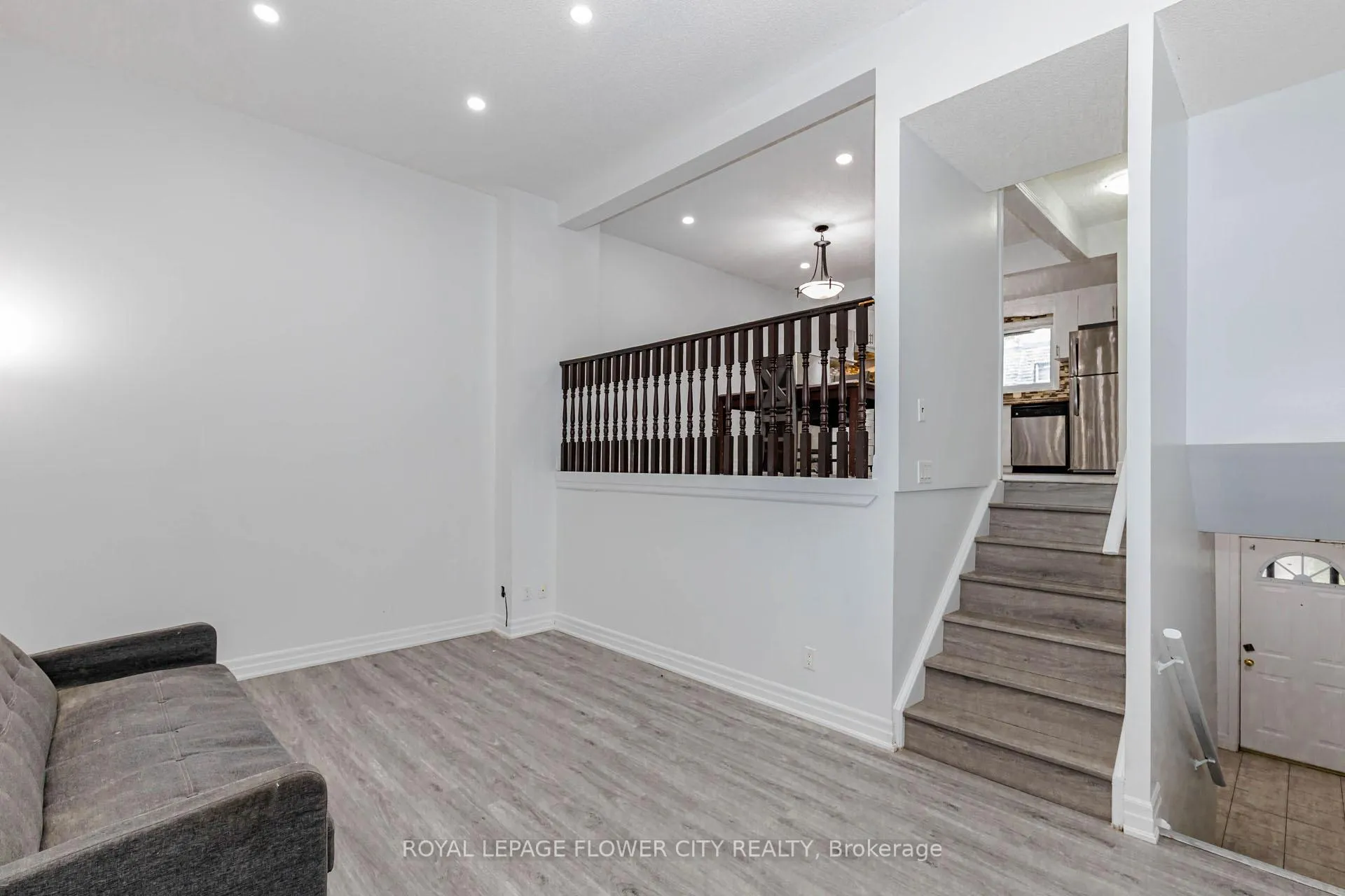 Photo 6 of 42 Briar Path, Brampton, Avondale — HOMEH