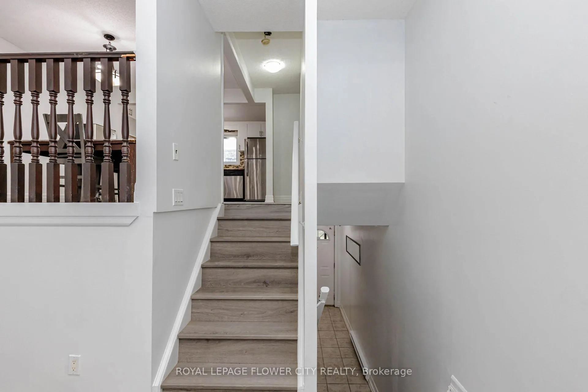 Photo 8 of 42 Briar Path, Brampton, Avondale — HOMEH