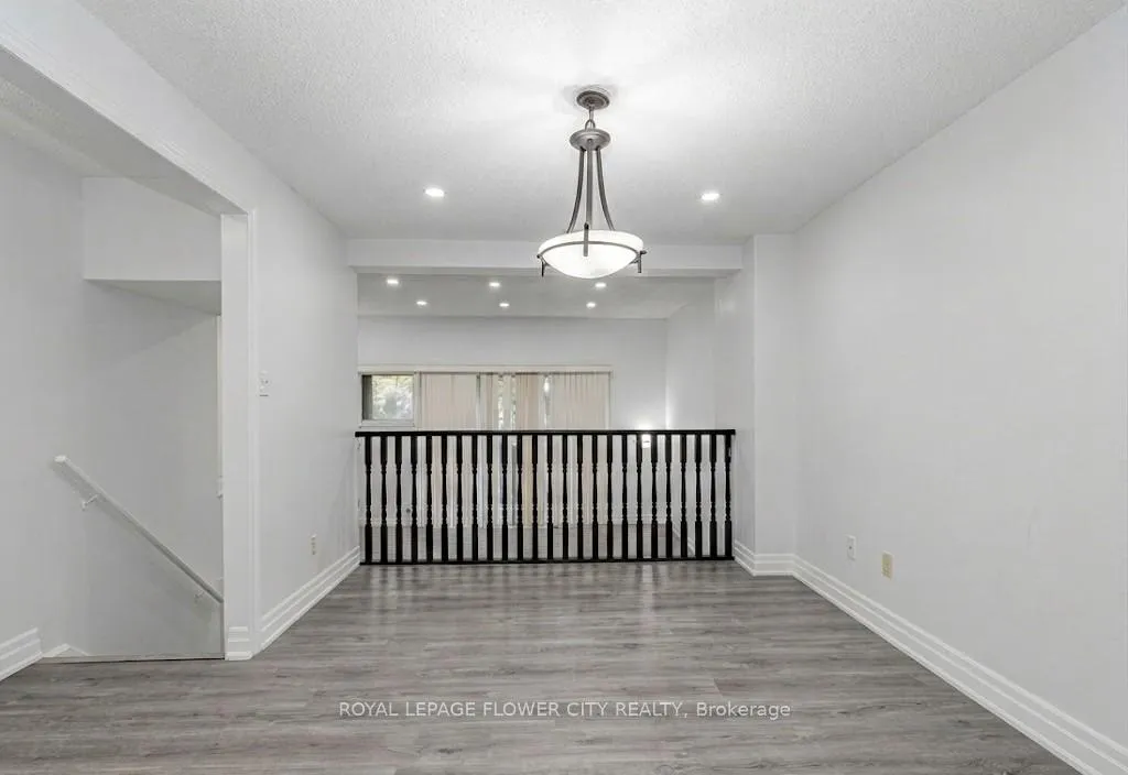 Photo 9 of 42 Briar Path, Brampton, Avondale — HOMEH