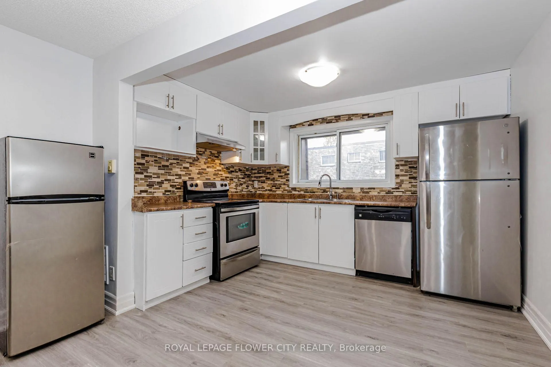 Photo 11 of 42 Briar Path, Brampton, Avondale — HOMEH