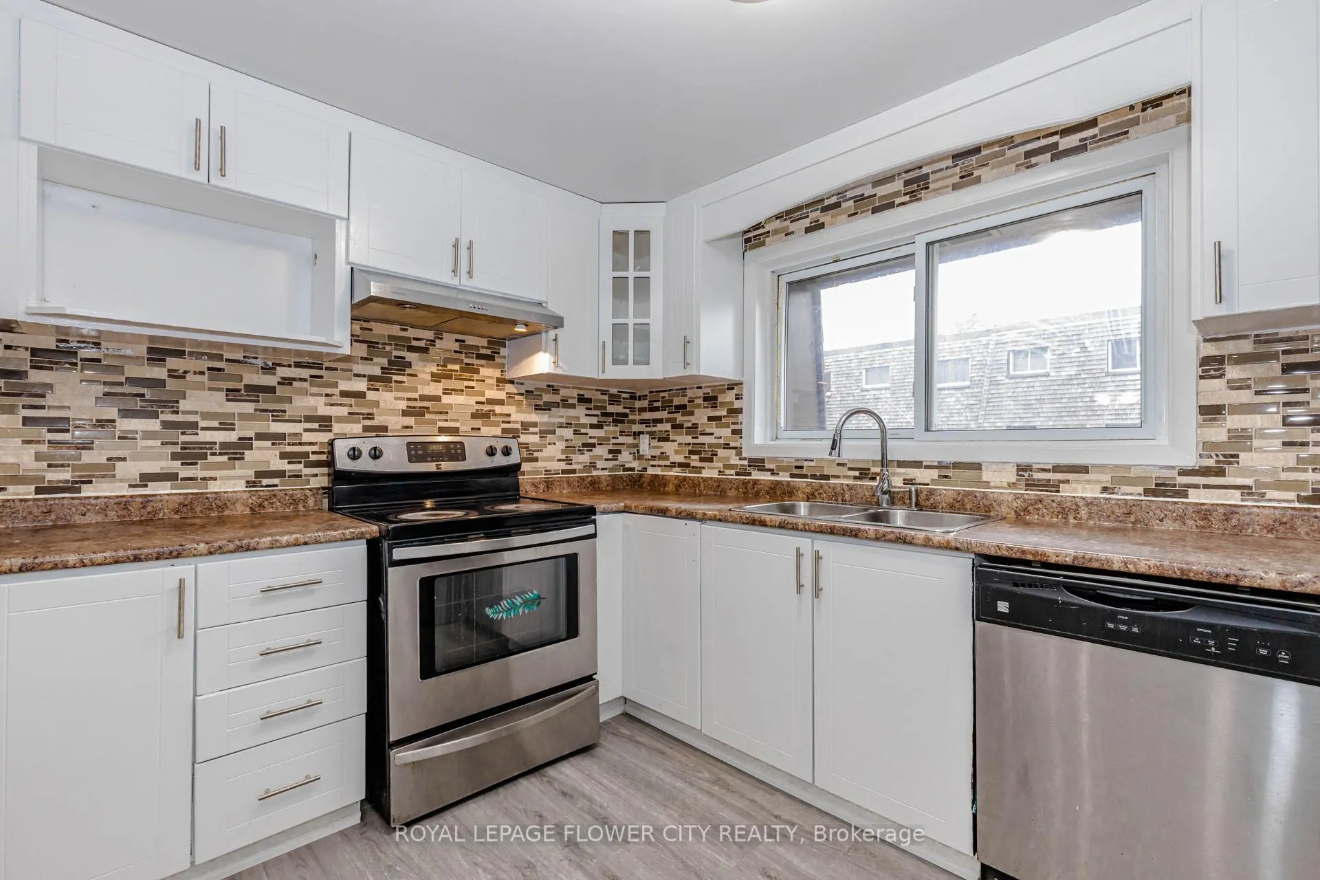 Photo 13 of 42 Briar Path, Brampton, Avondale — HOMEH